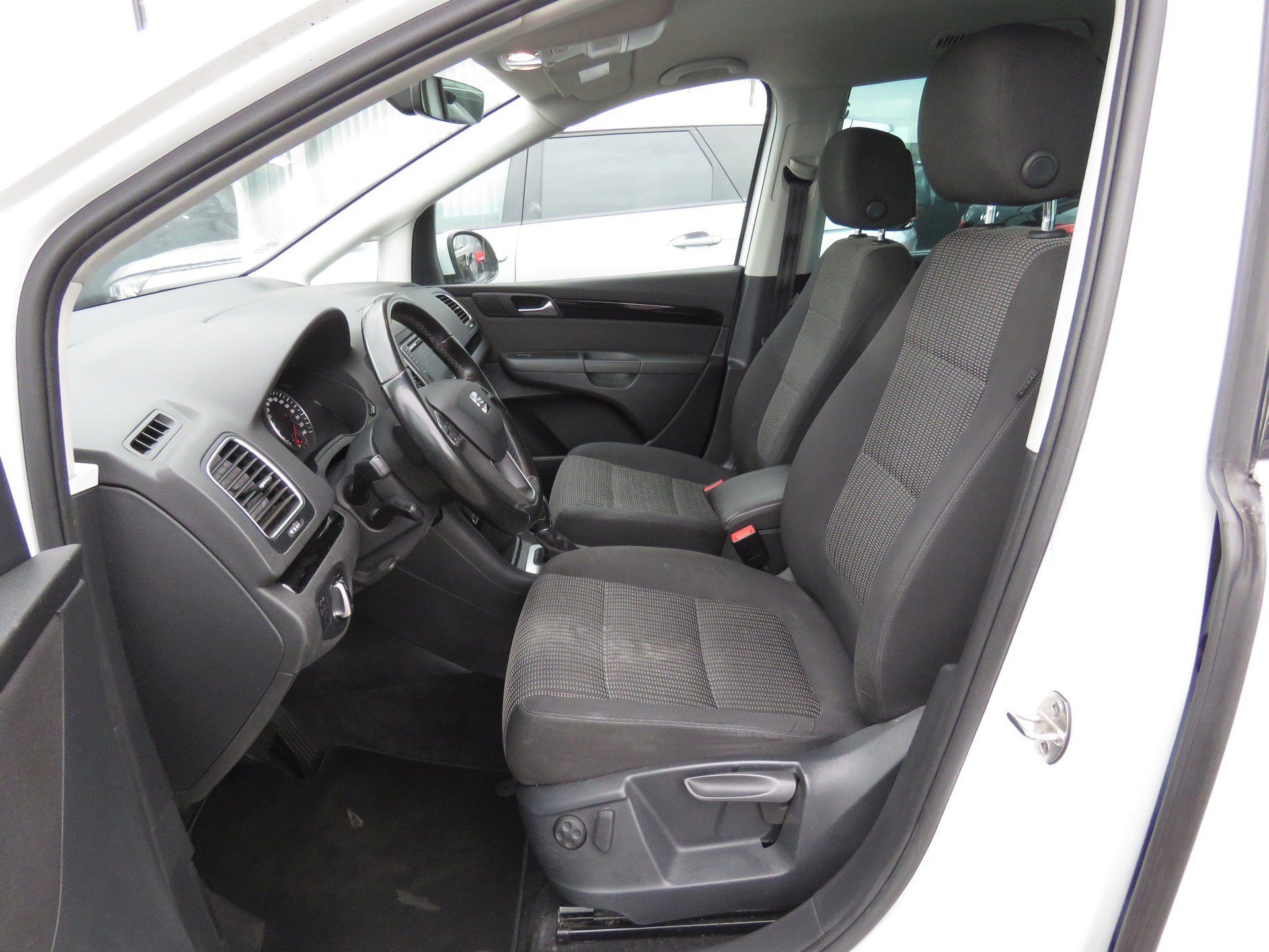 SEAT Alhambra 2.0 TDI Style DSG (7-Plätzer, Automat)-image-7