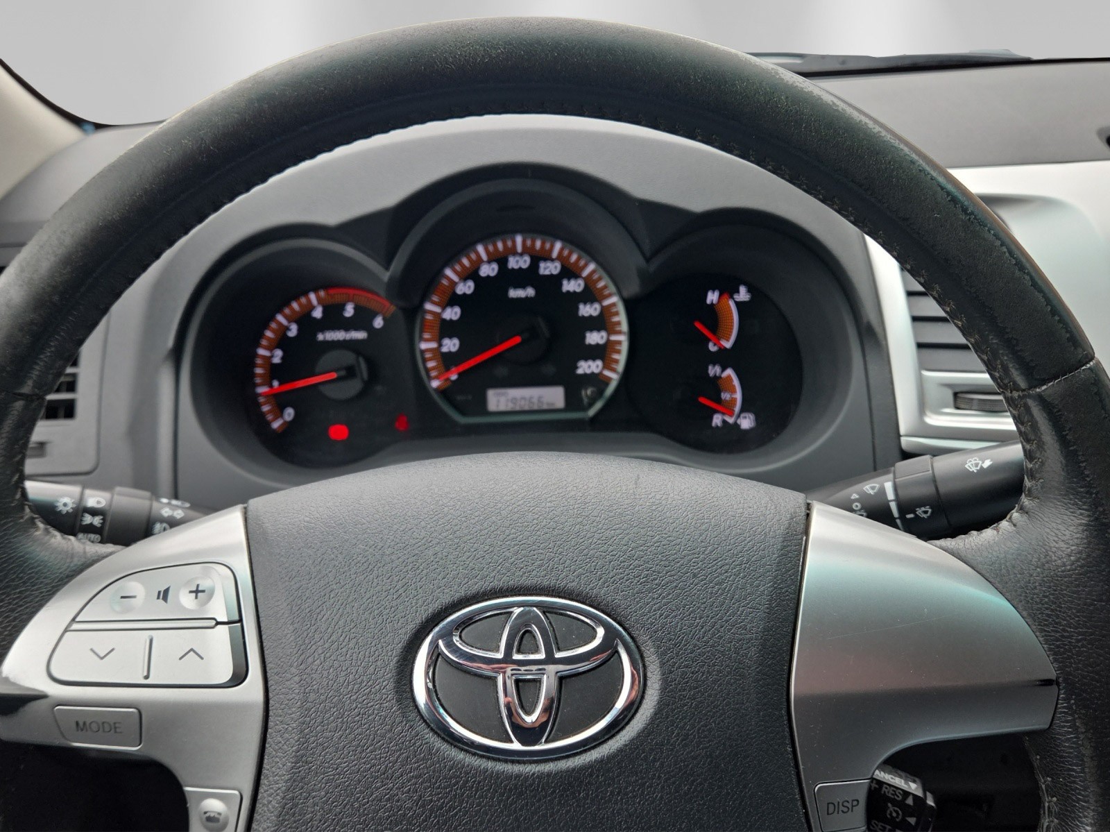 TOYOTA Hilux 3.0 DoubleCab LineaSol-image-13