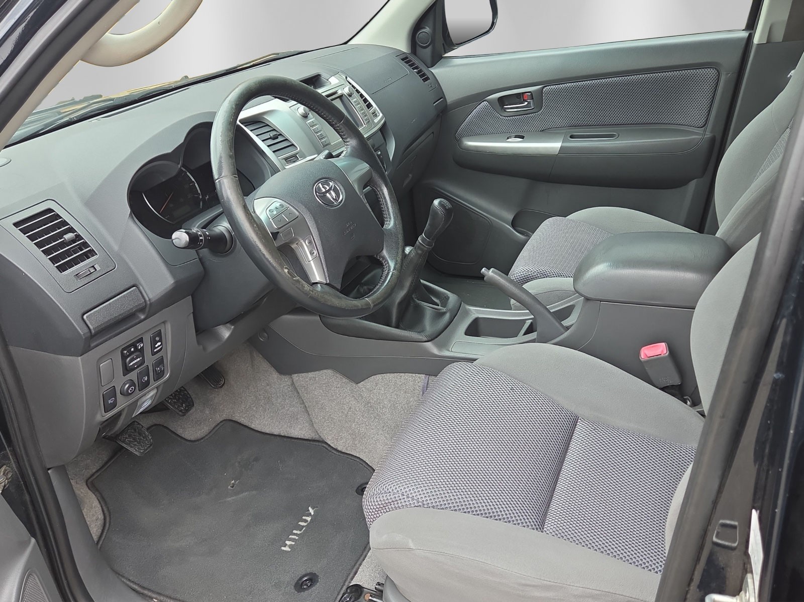 TOYOTA Hilux 3.0 DoubleCab LineaSol-image-11