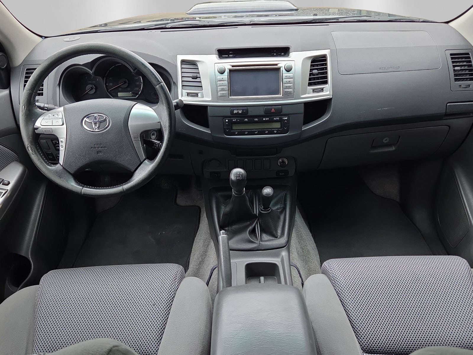 TOYOTA Hilux 3.0 DoubleCab LineaSol-image-12