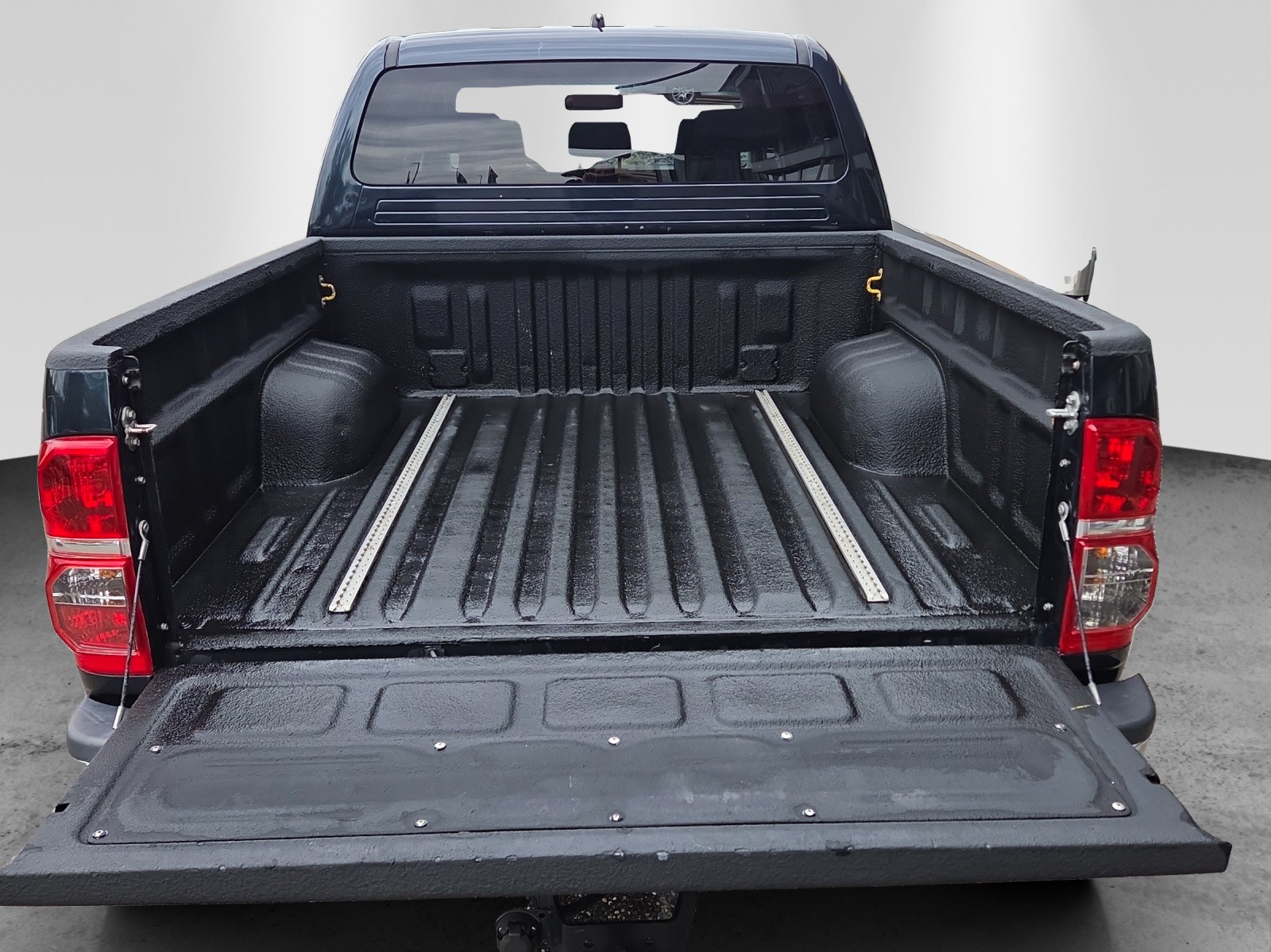 TOYOTA Hilux 3.0 DoubleCab LineaSol-image-8