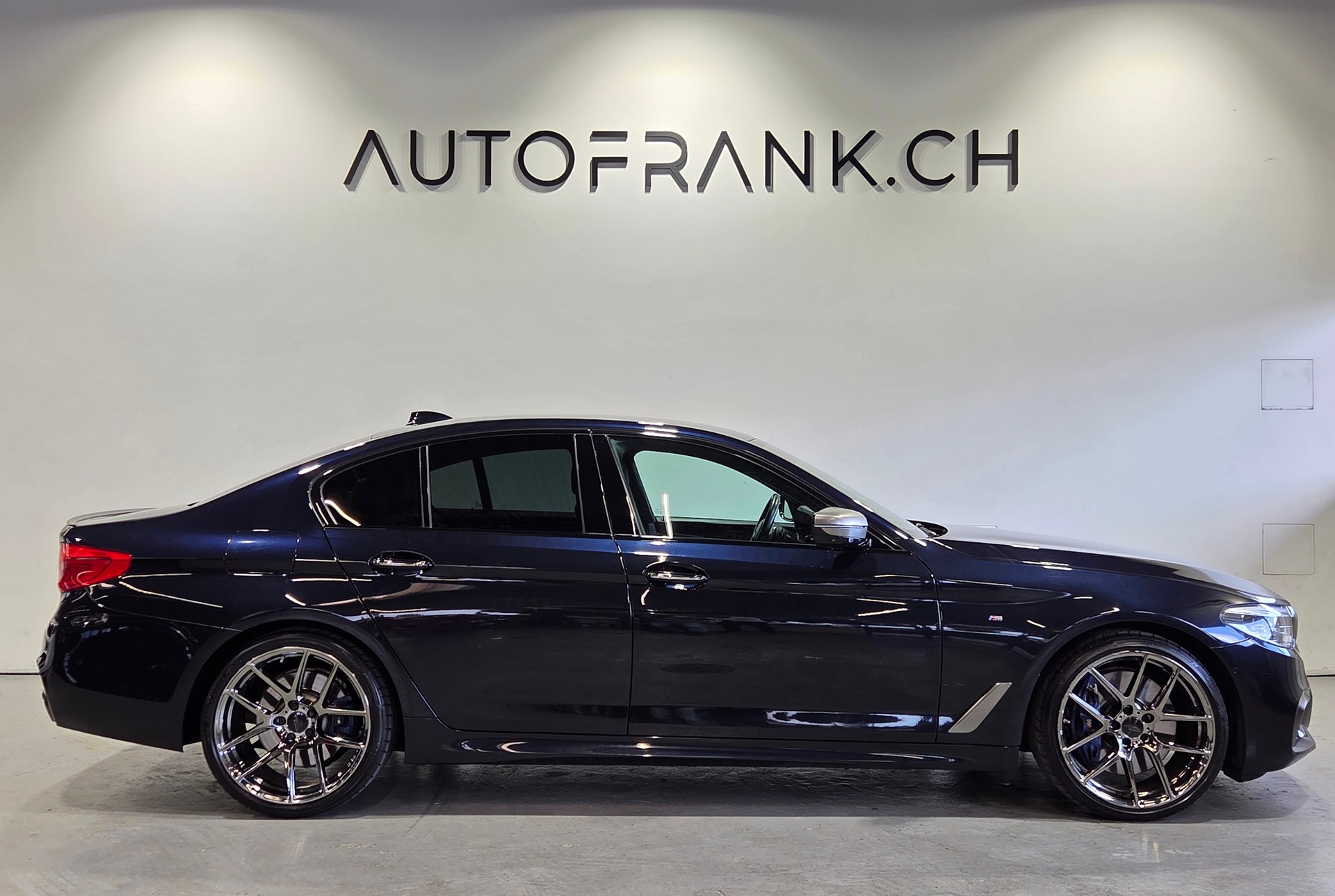 BMW M550d xDrive-showroom-element-1