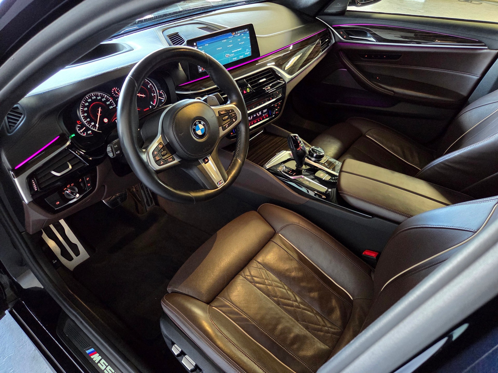BMW M550d xDrive-showroom-element-3