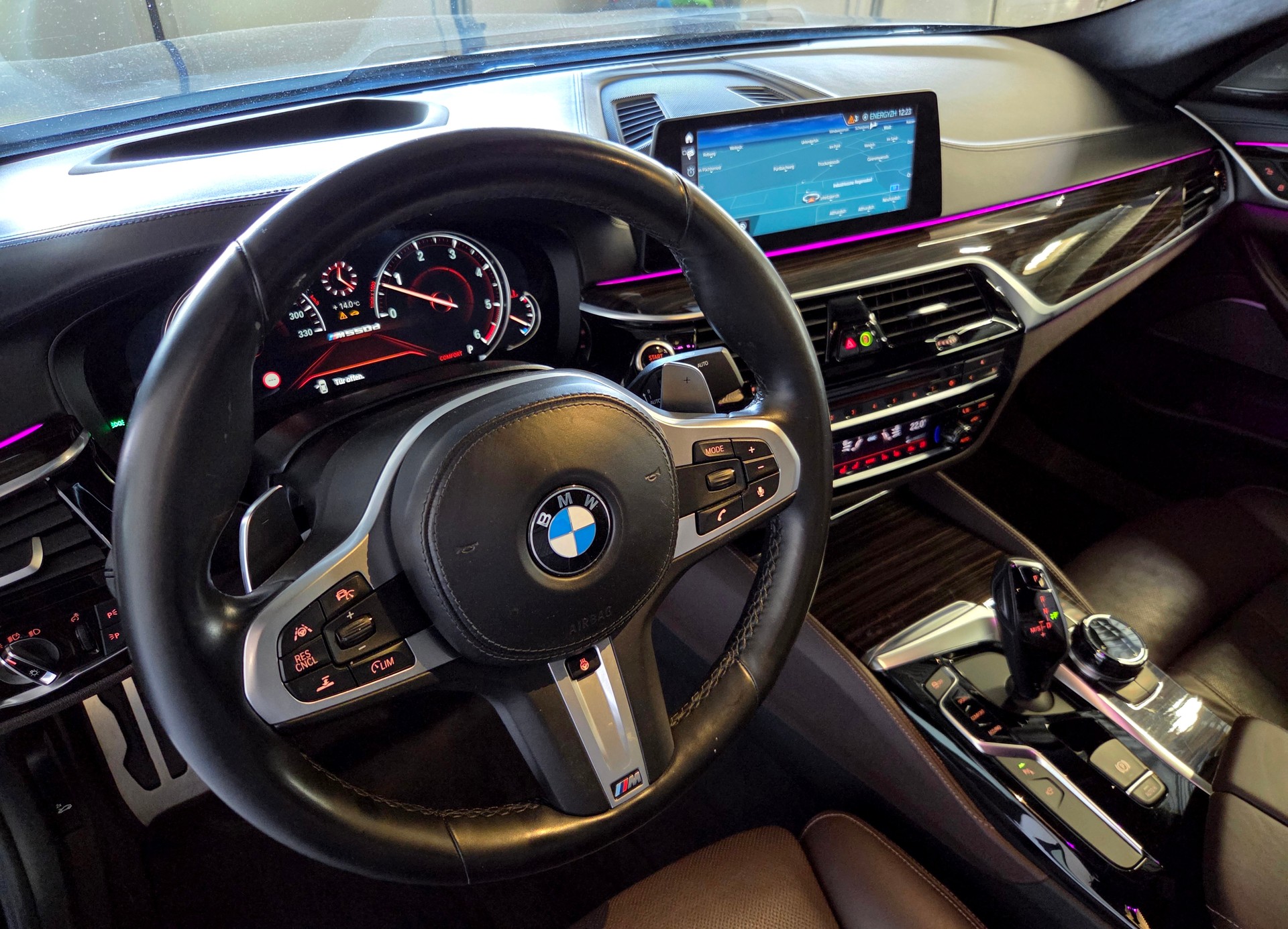 BMW M550d xDrive-image-10