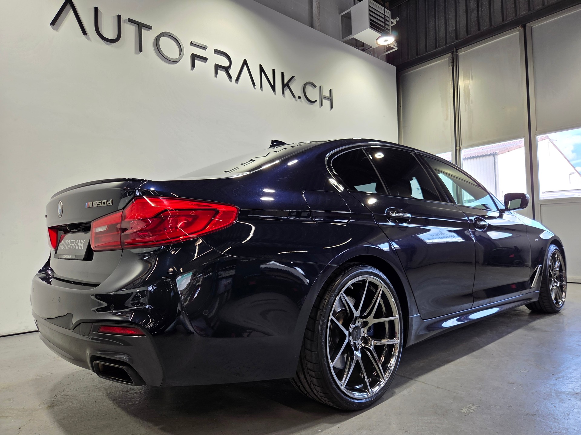 BMW M550d xDrive-showroom-element-2