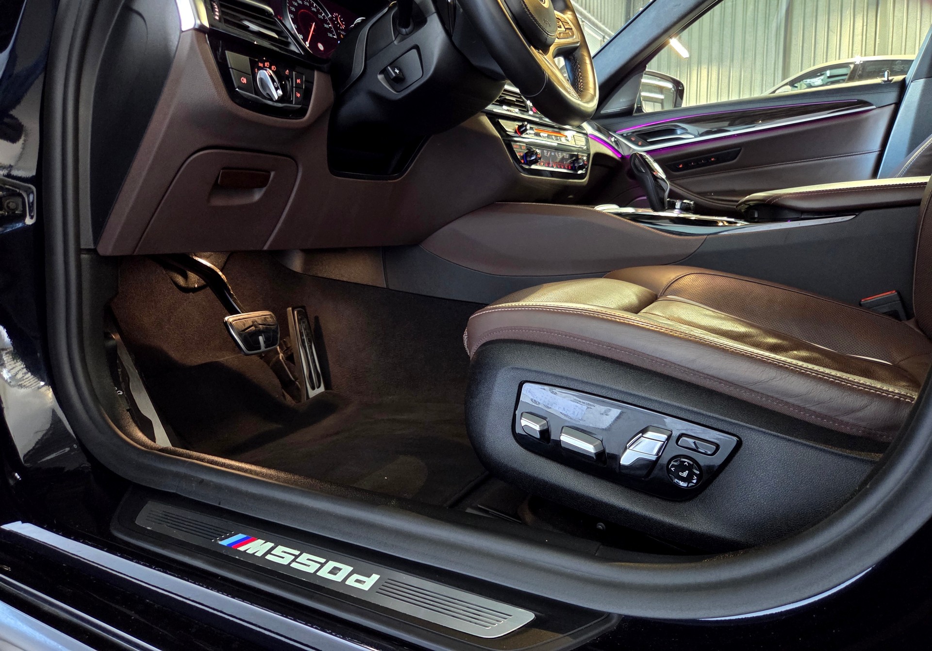 BMW M550d xDrive-image-11