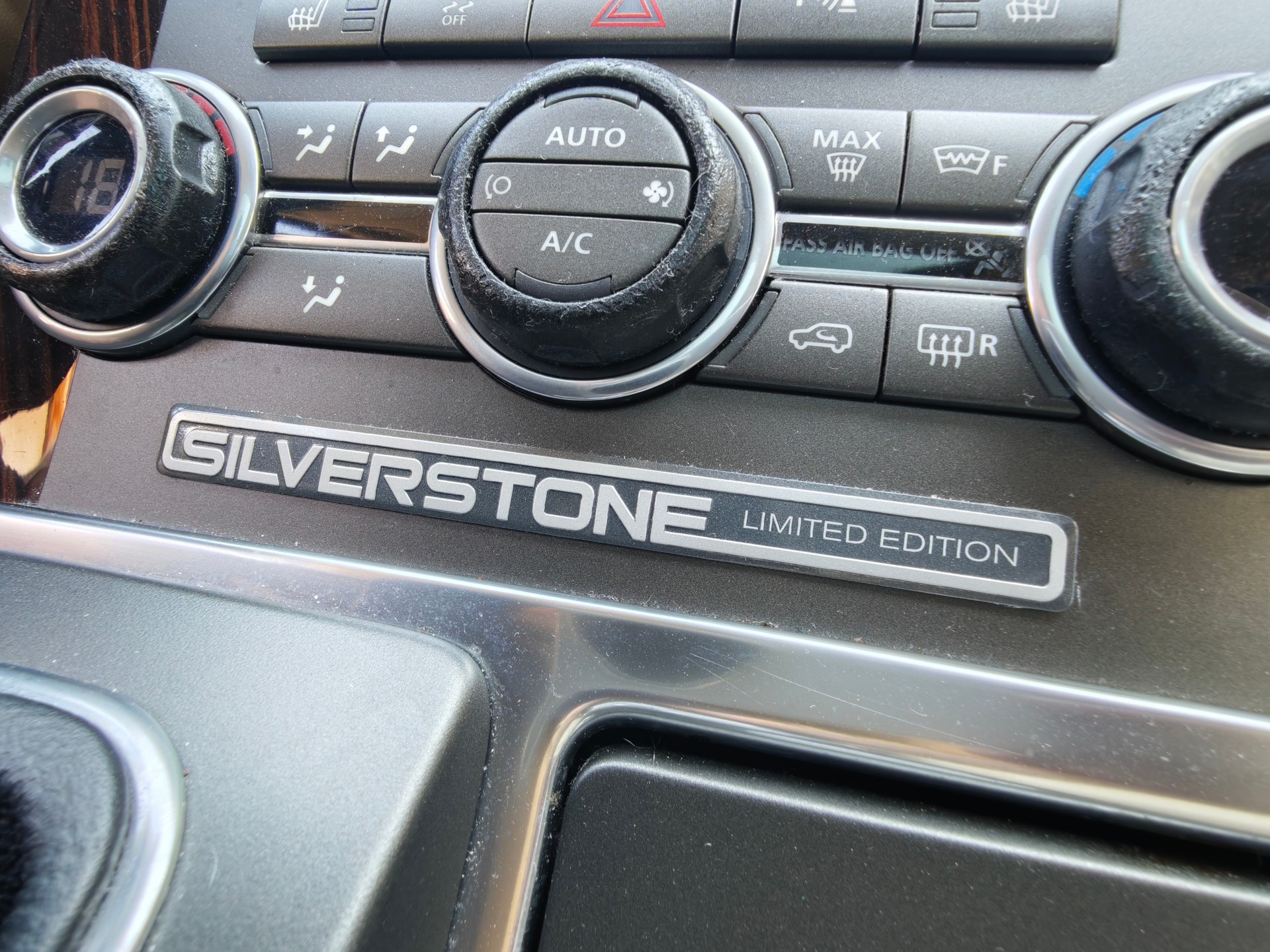 LAND ROVER Range Rover Sport 3.0 TDV6 Silverstone Limited Edition-showroom-element-2
