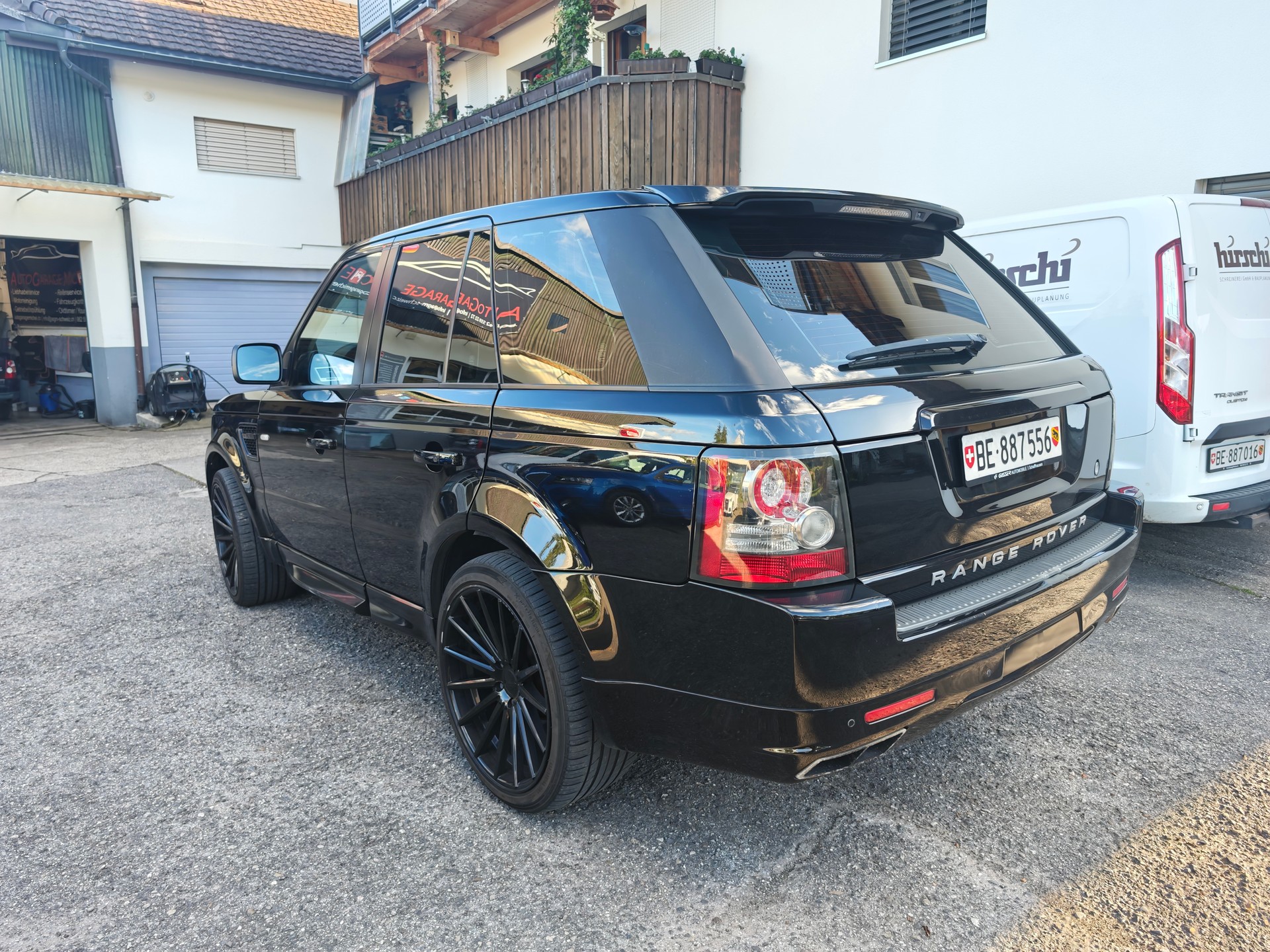 LAND ROVER Range Rover Sport 3.0 TDV6 Silverstone Limited Edition-showroom-element-1