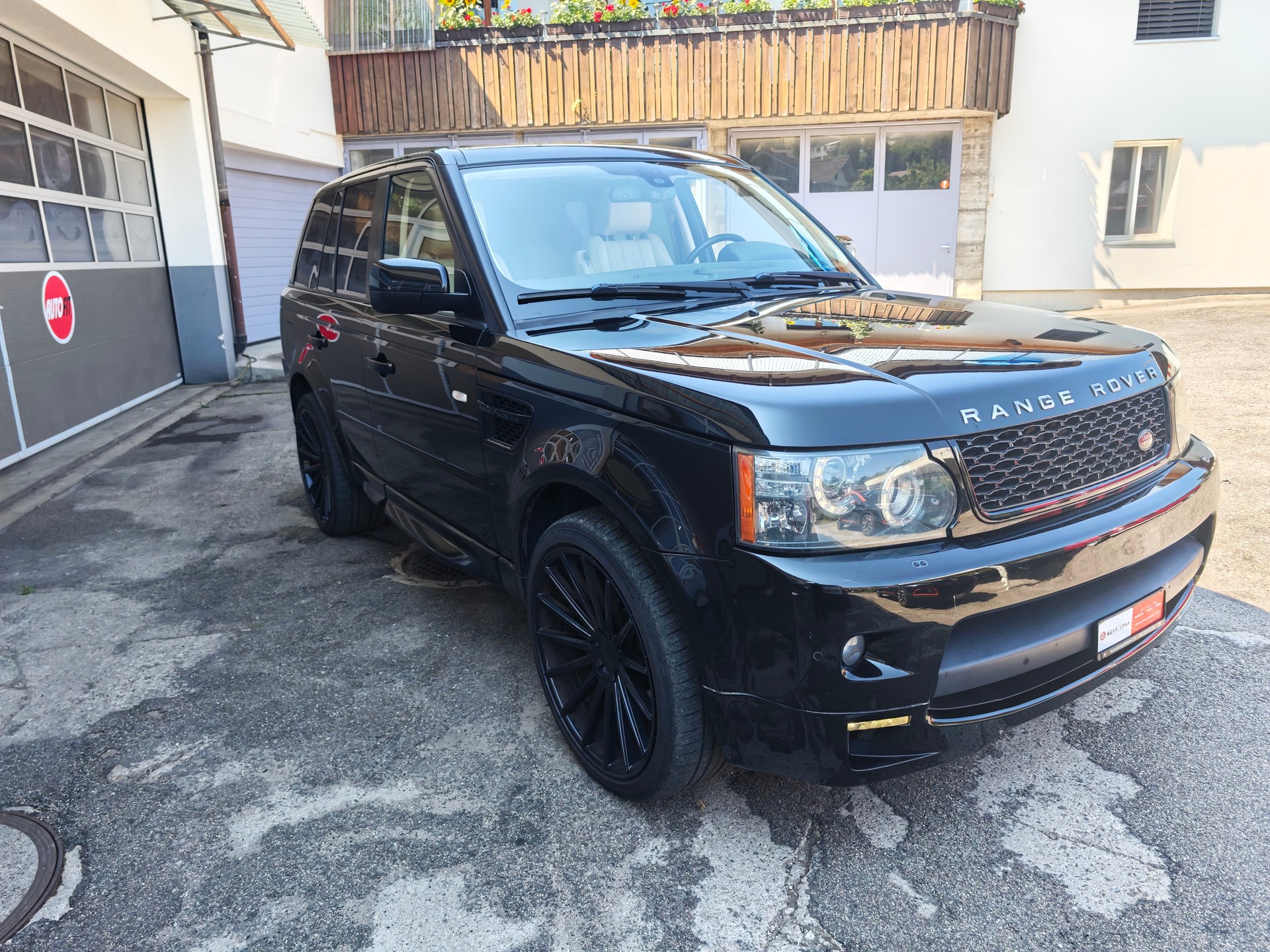 LAND ROVER Range Rover Sport 3.0 TDV6 Silverstone Limited Edition-image-17