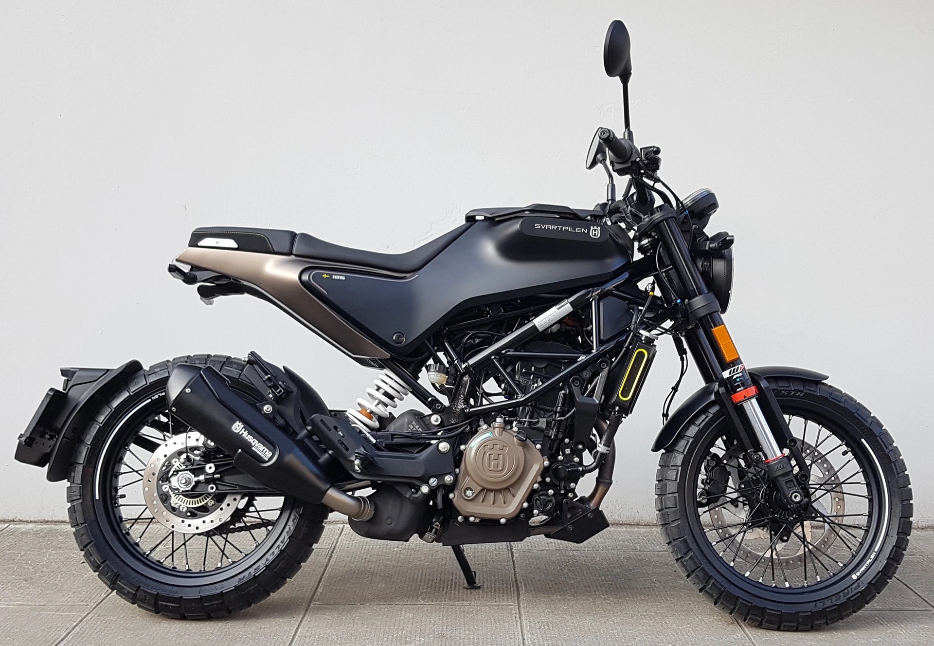 HUSQVARNA Svartpilen 125-image-4
