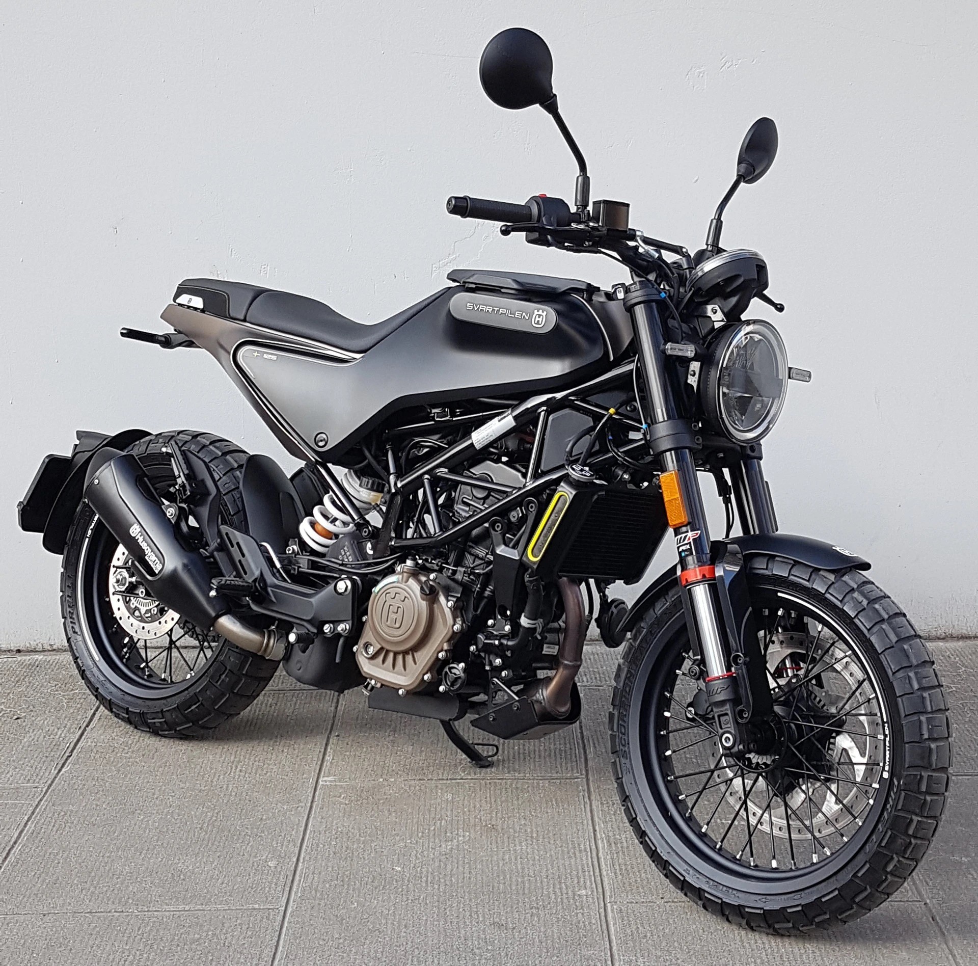 HUSQVARNA Svartpilen 125-image-3