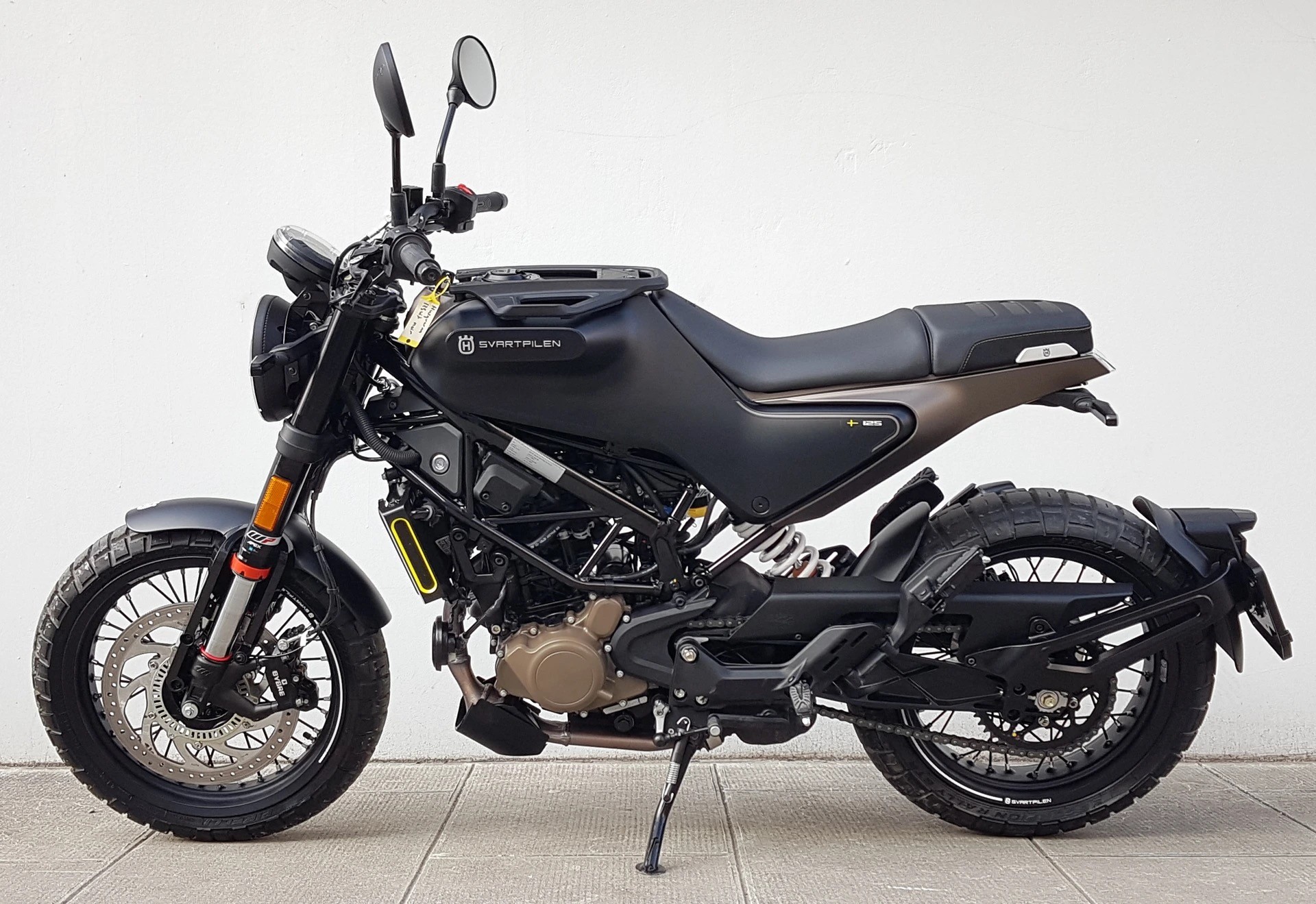 HUSQVARNA Svartpilen 125-image-2