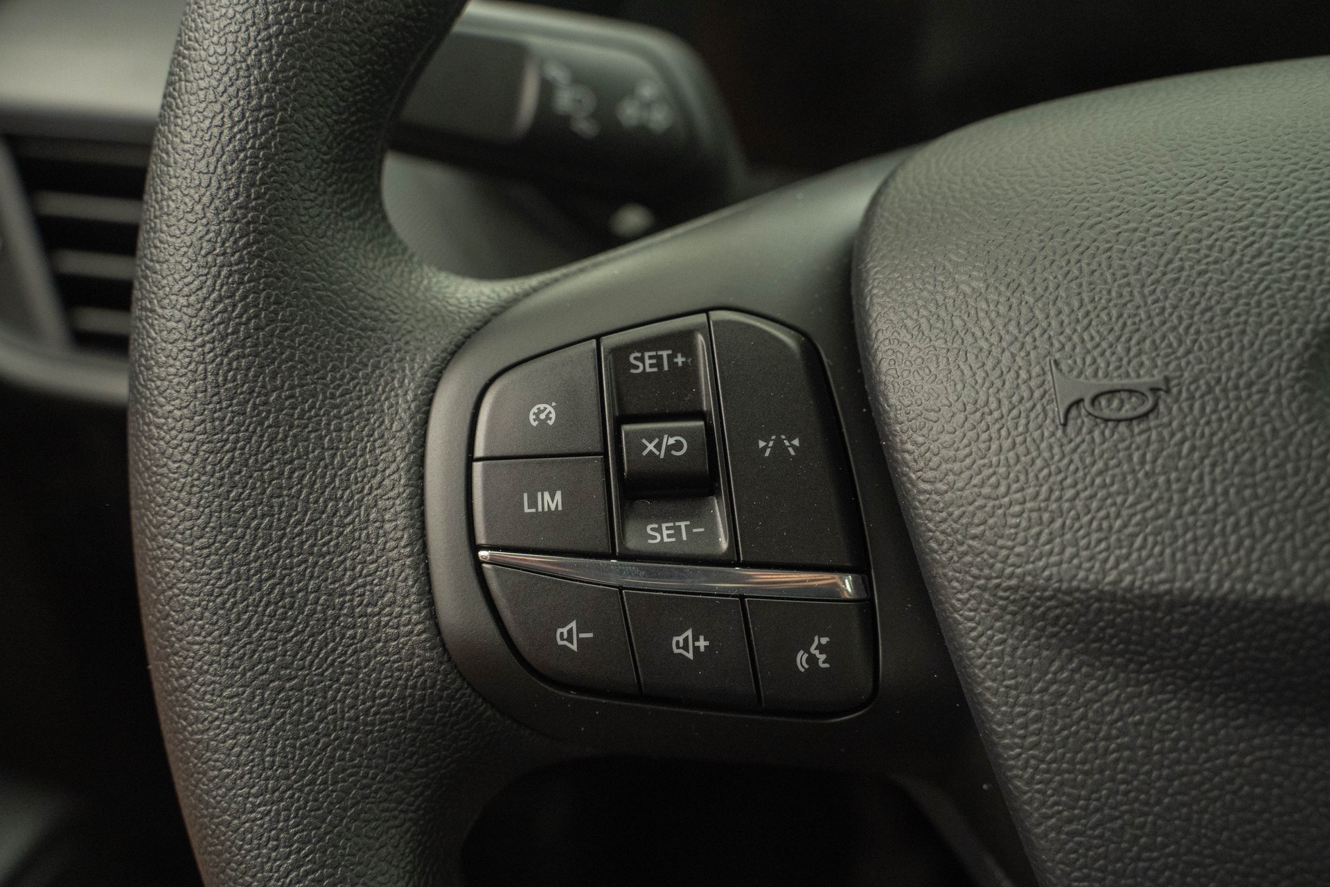 FORD Tourneo Courier 1.0 EcoBoost Trend-image-11