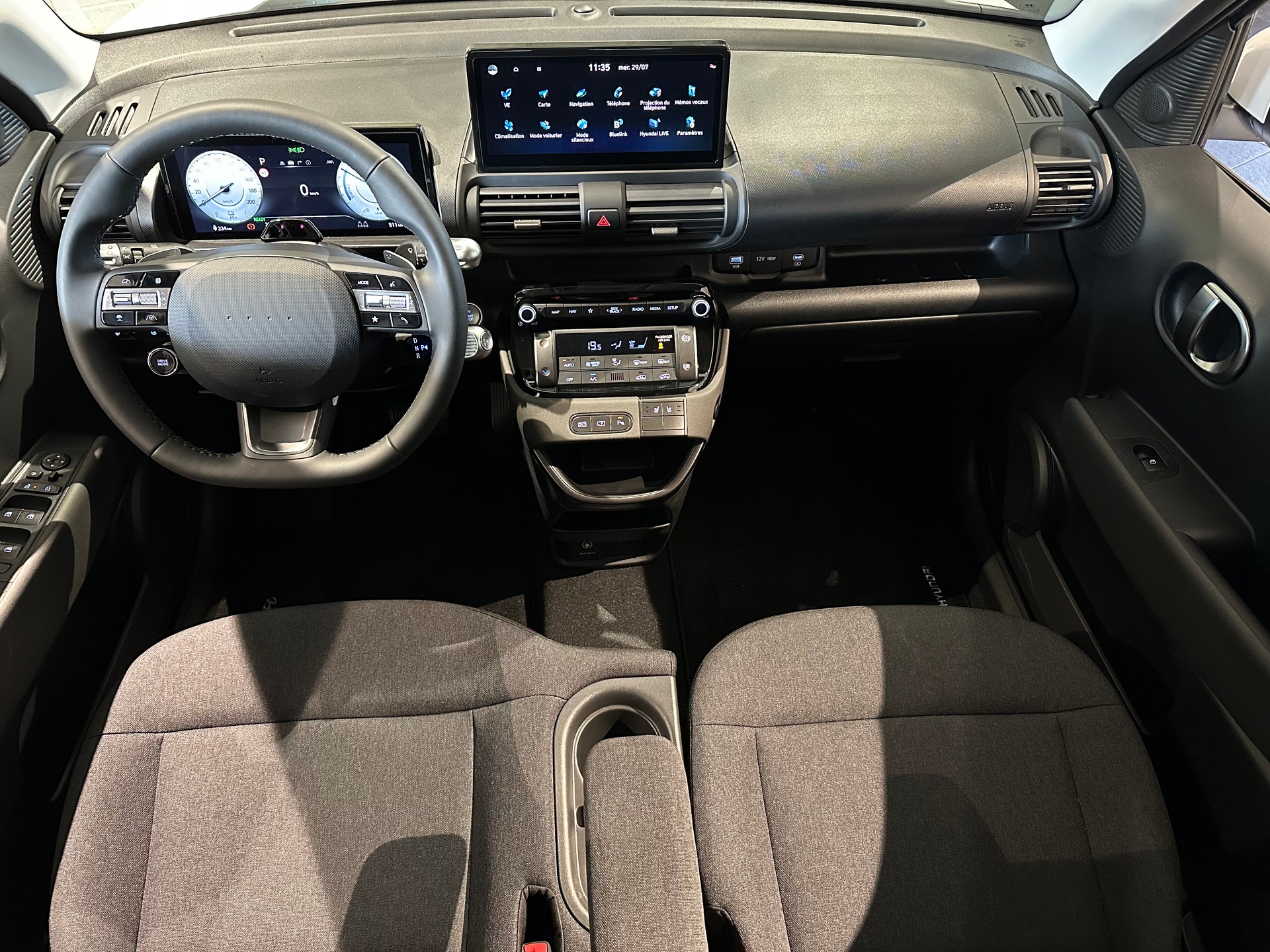 HYUNDAI Inster 49kWh Amplia-image-6