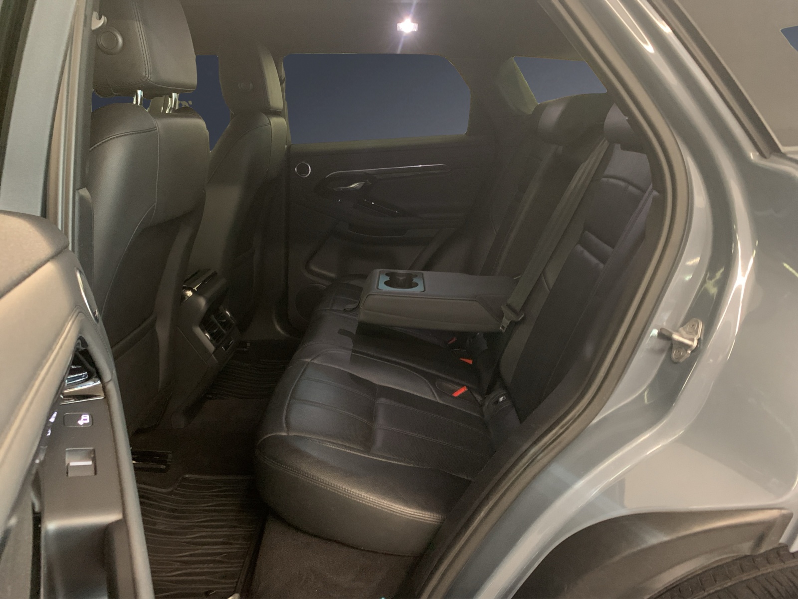 LAND ROVER Evoque R-Dynamic SE-image-11