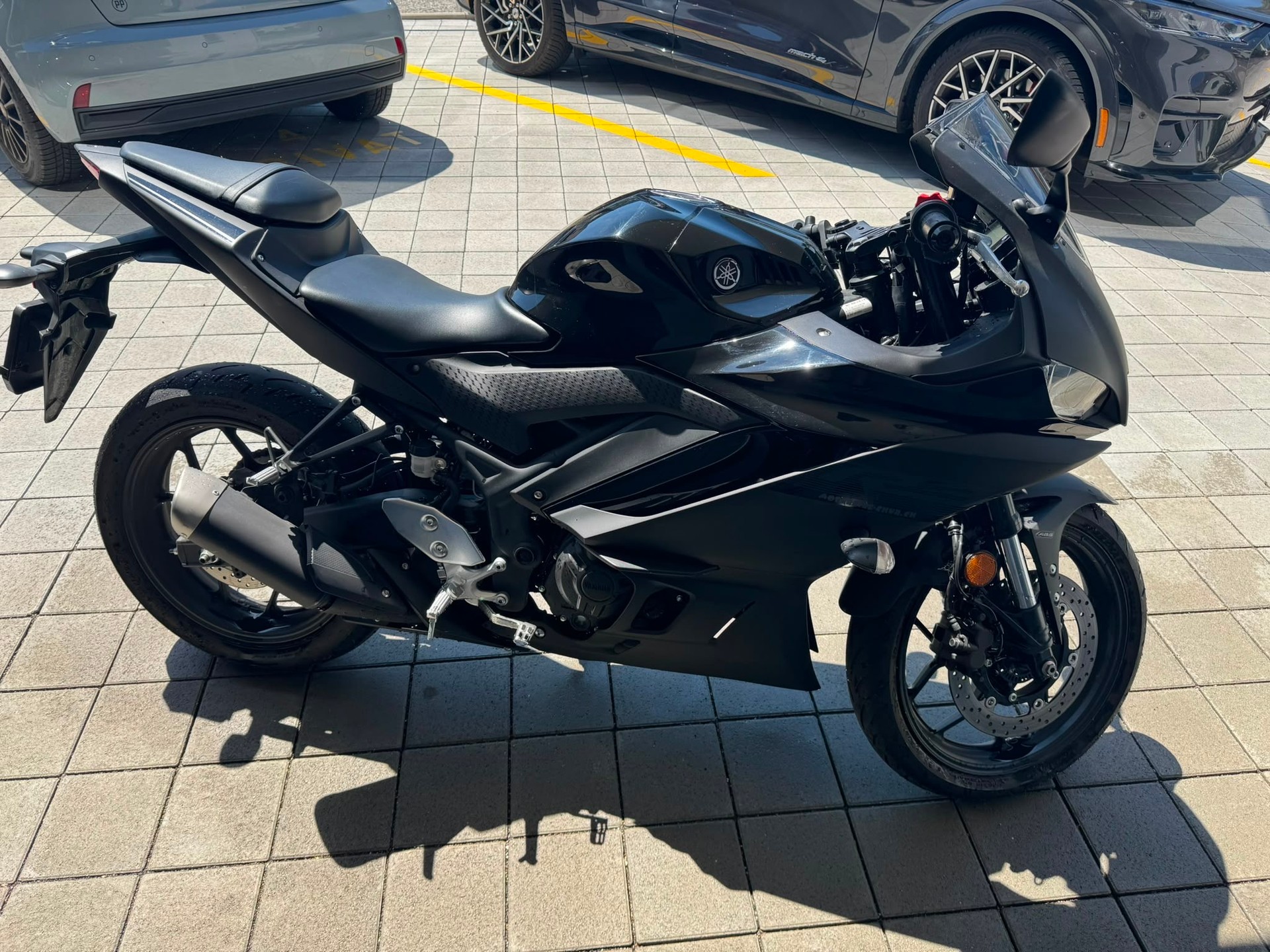 YAMAHA YZF-R3-image-1