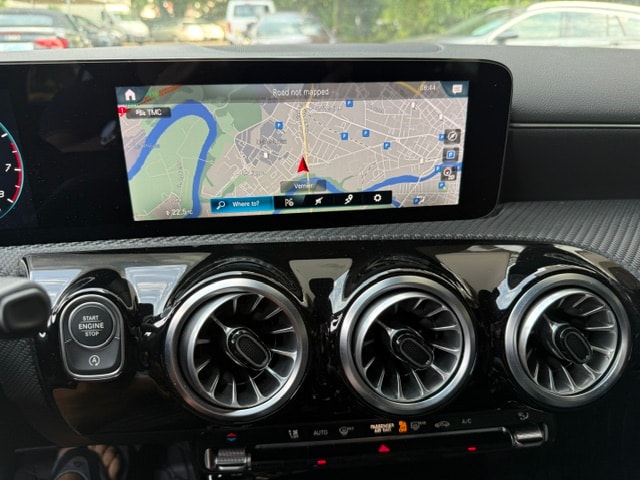 MERCEDES-BENZ A 200 Style 7G-DCT-image-12