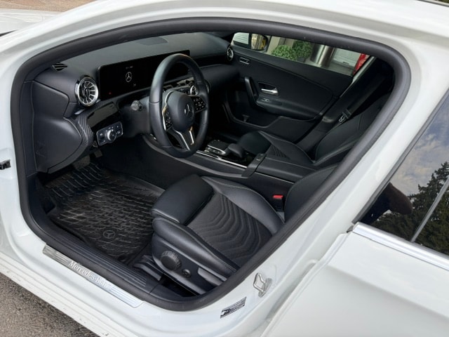 MERCEDES-BENZ A 200 Style 7G-DCT-image-7