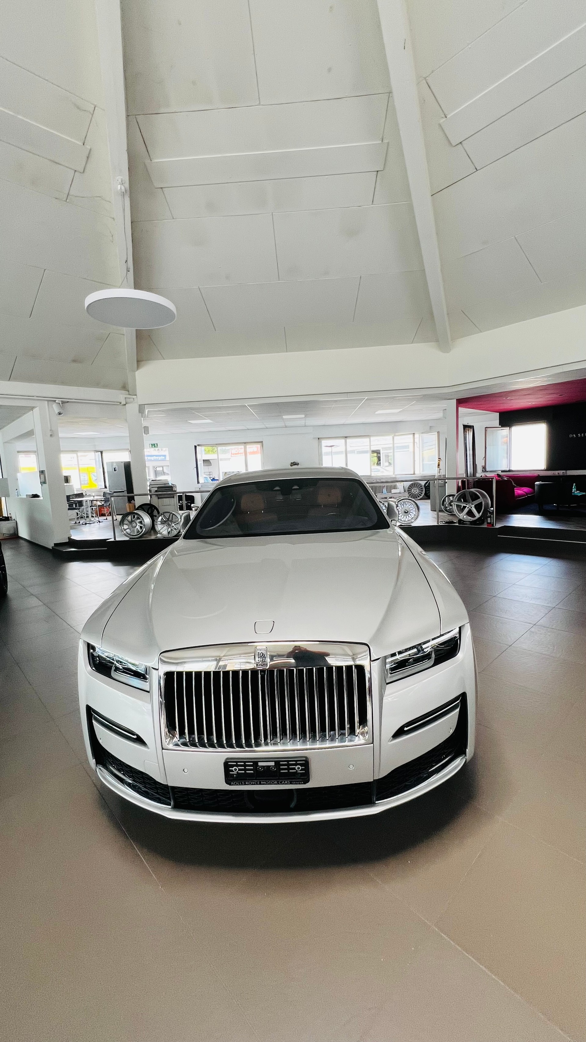 ROLLS-ROYCE Ghost II 6.75 V12-showroom-element-1