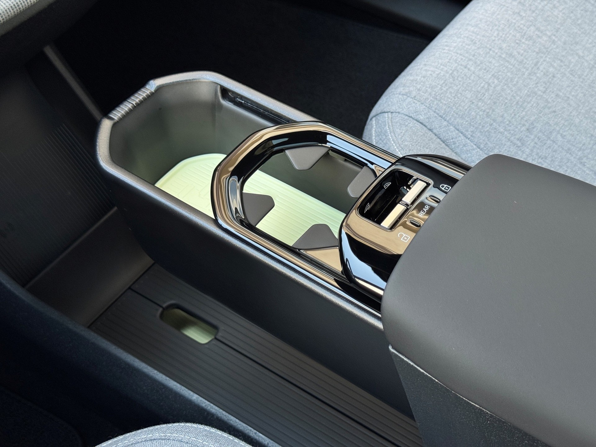 VOLVO EX30 E60 Twin Ultra Performance AWD-image-18