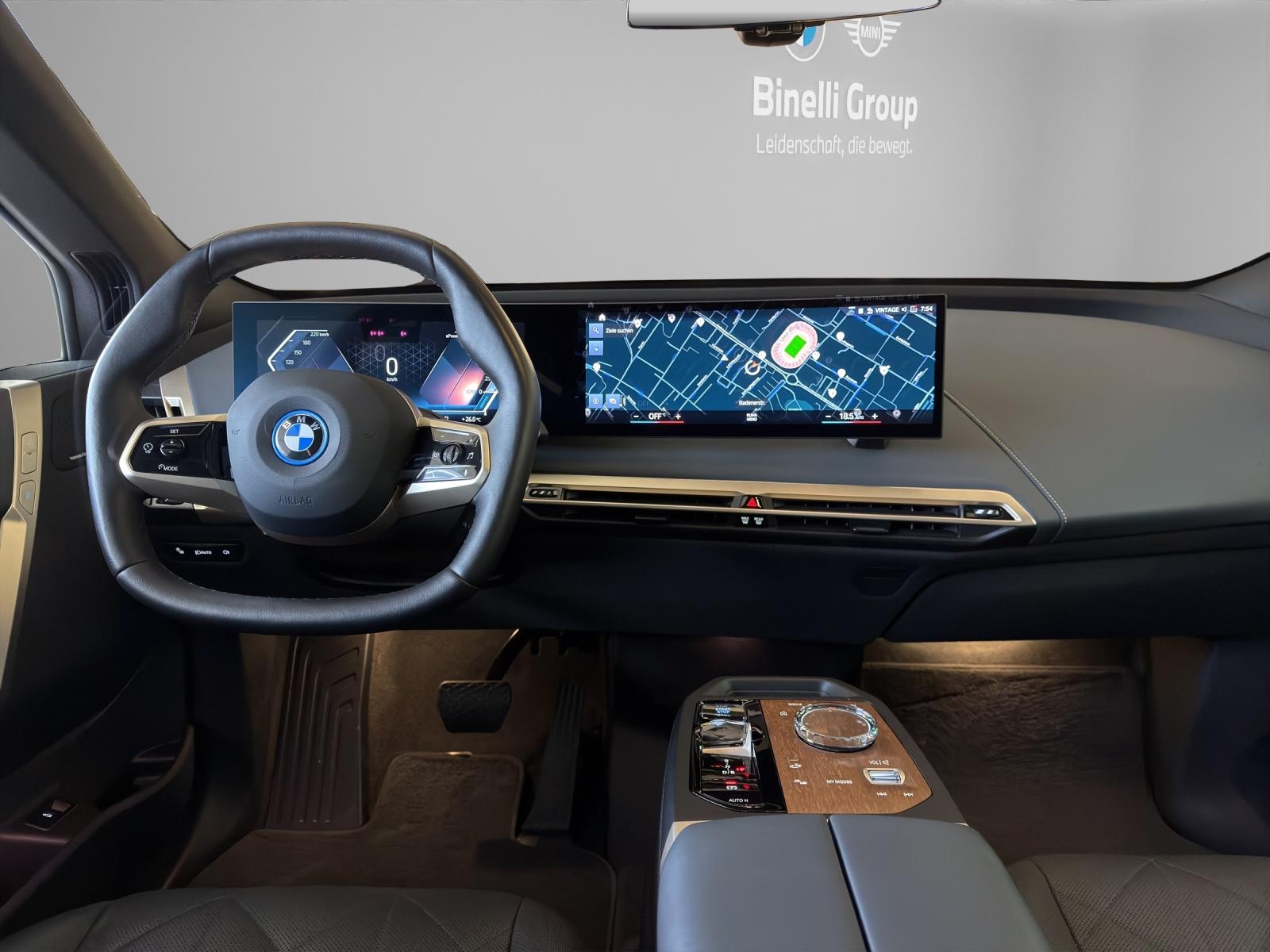 BMW iX xDrive40-image-14