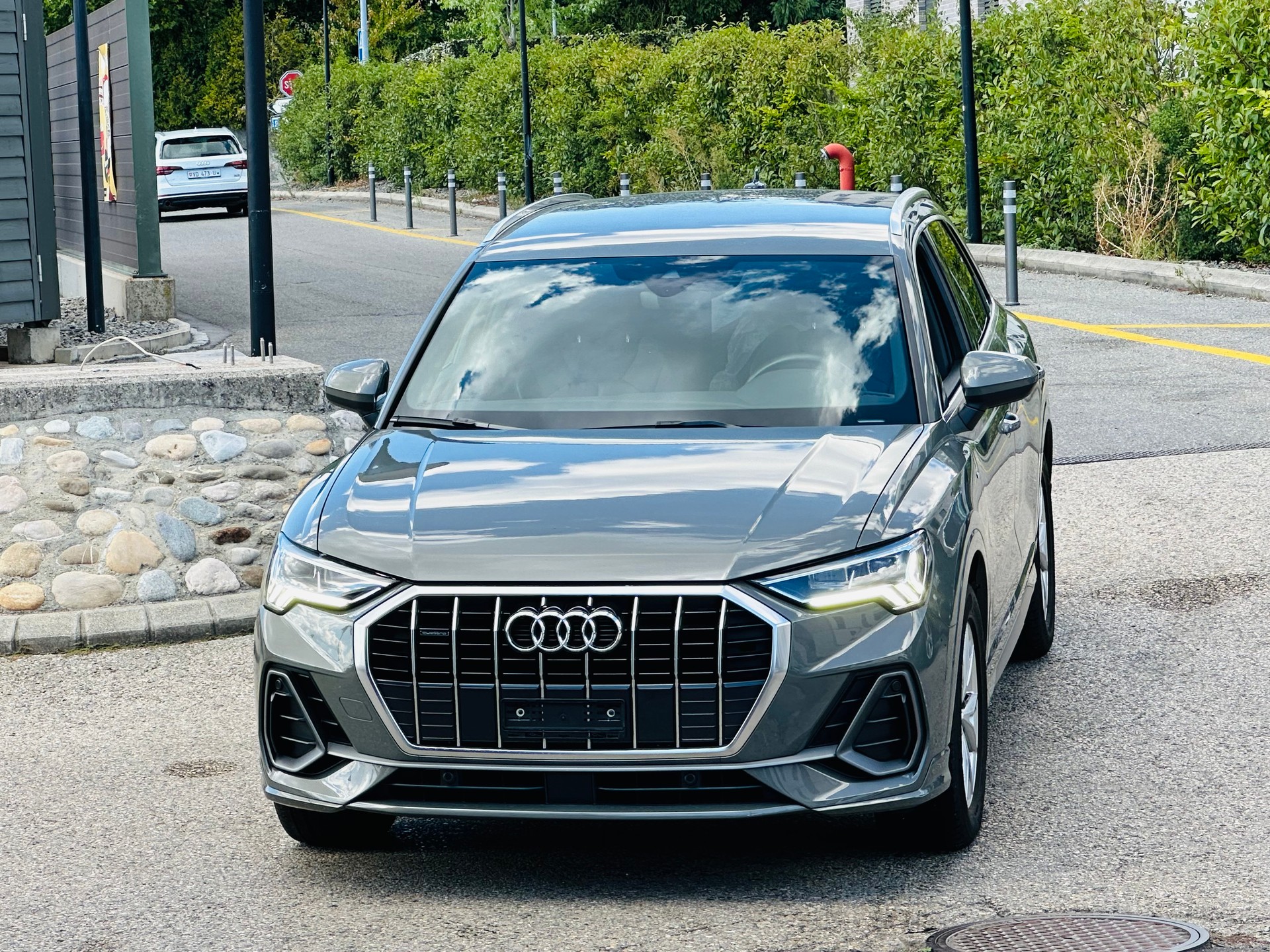 AUDI Q3 40 TFSI S line quattro S-tronic-image-5