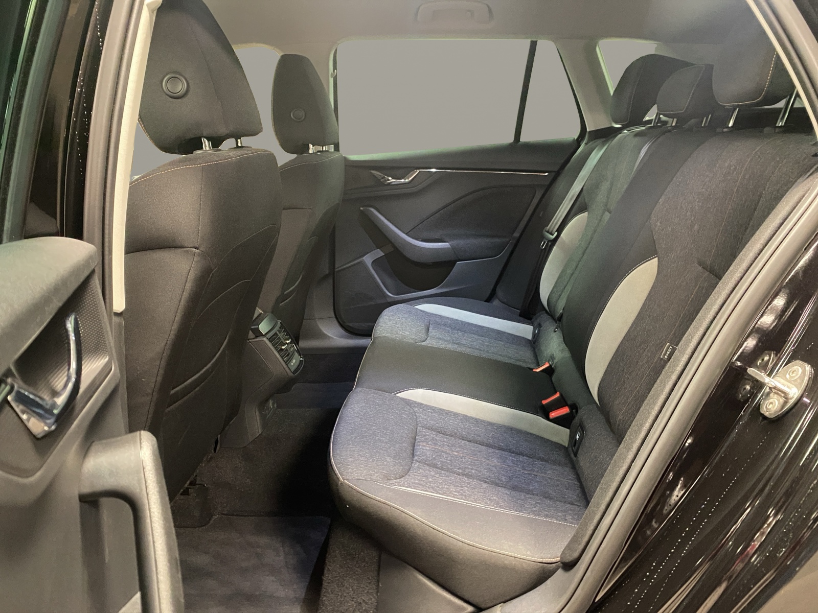 SKODA KAMIQ 1.0 TSI Style DSG-image-13