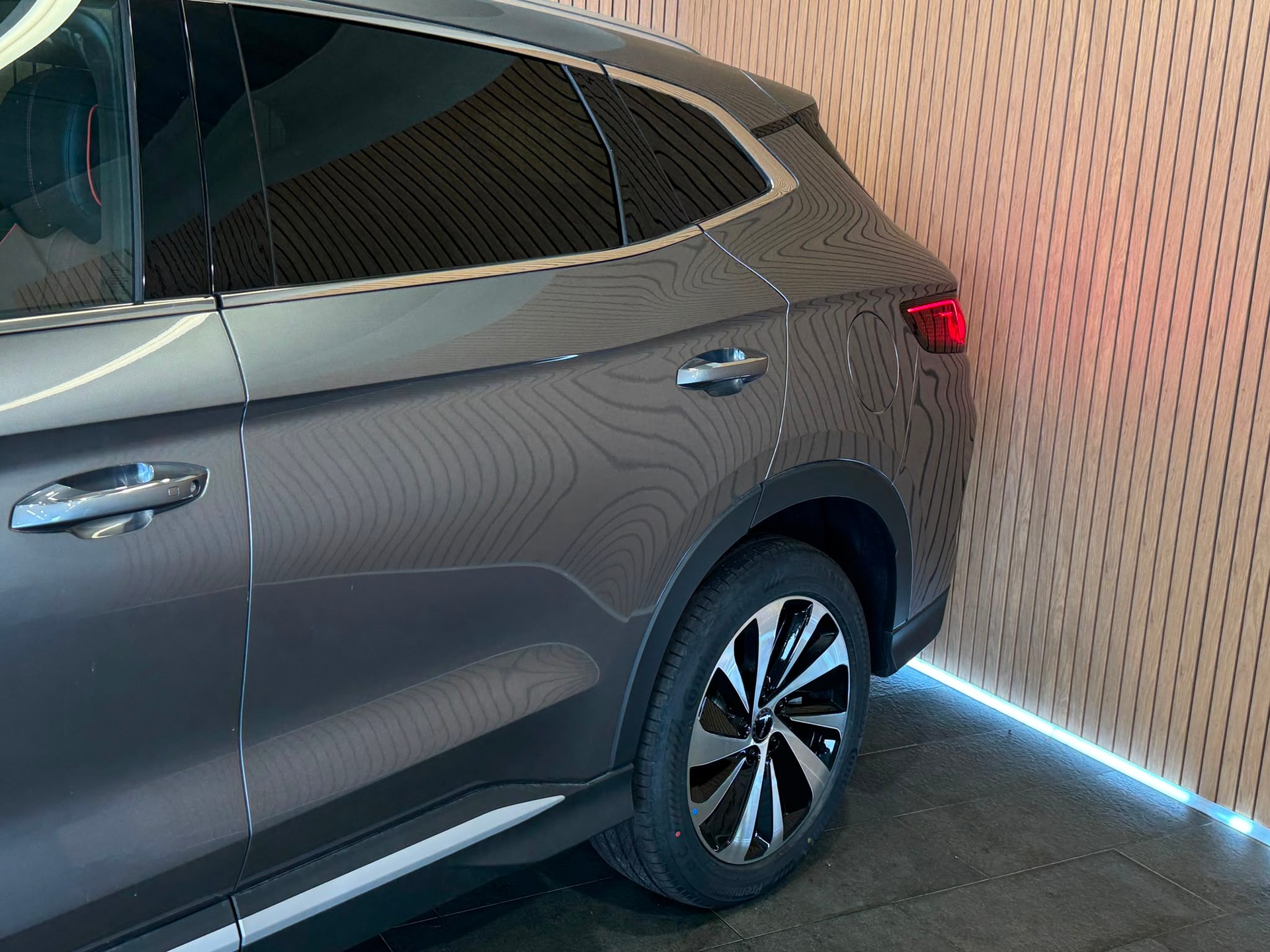 BYD Seal U DM-i Design AWD-showroom-element-3