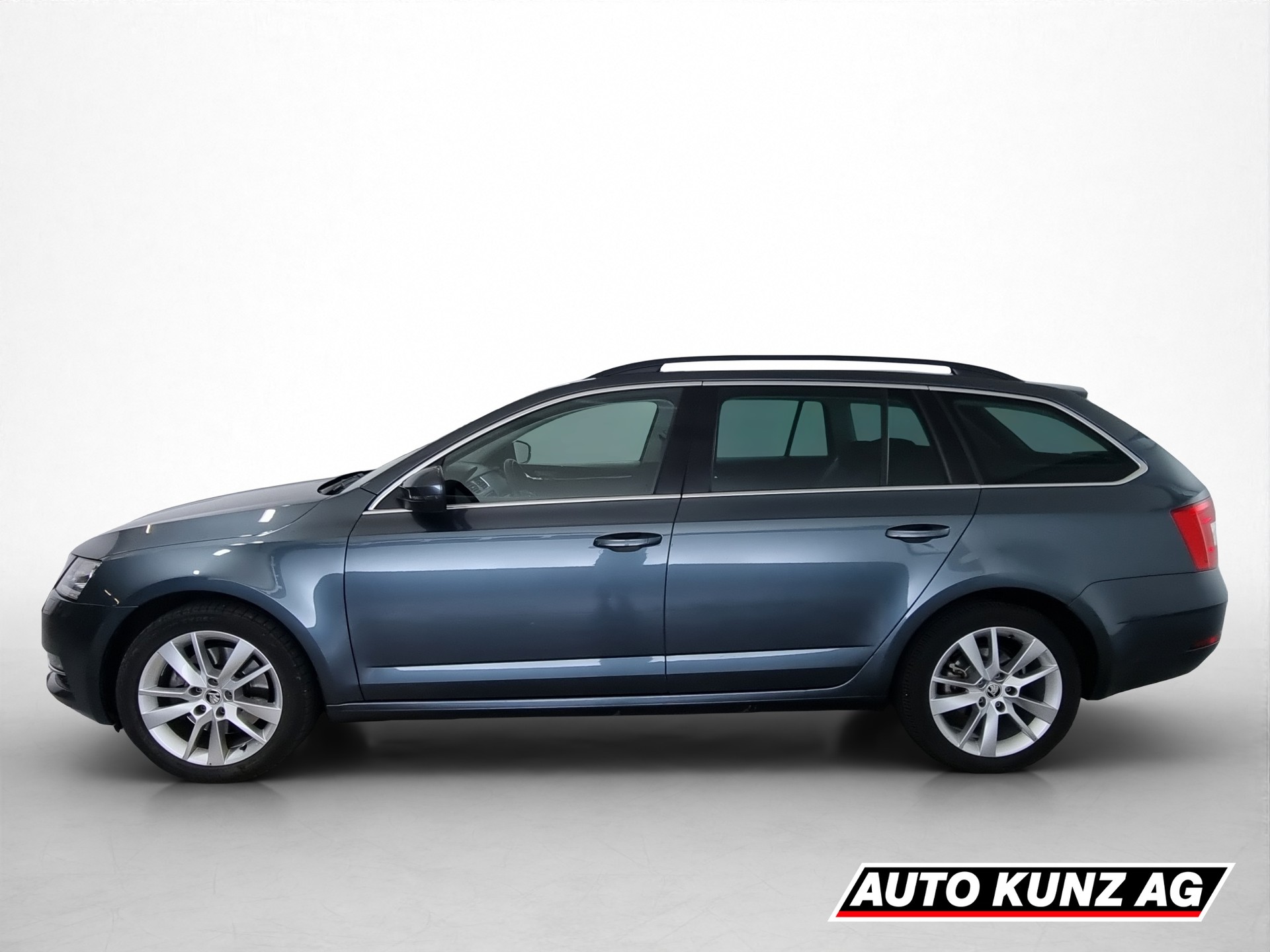 SKODA Octavia Combi 2.0 TSI Ambition DSG-showroom-element-2