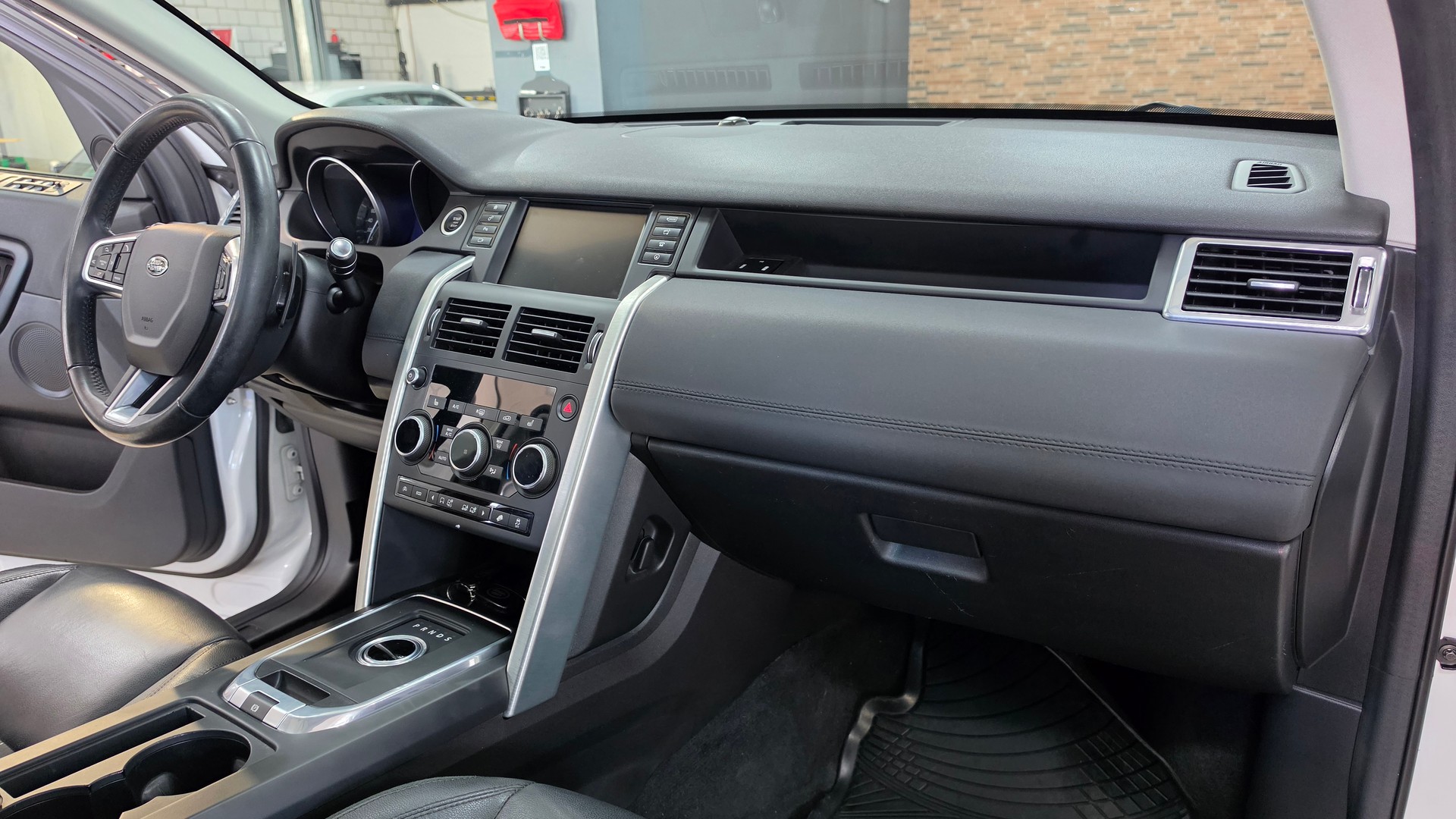 LAND ROVER Discovery Sport 2.0 TD4 Pure-image-17