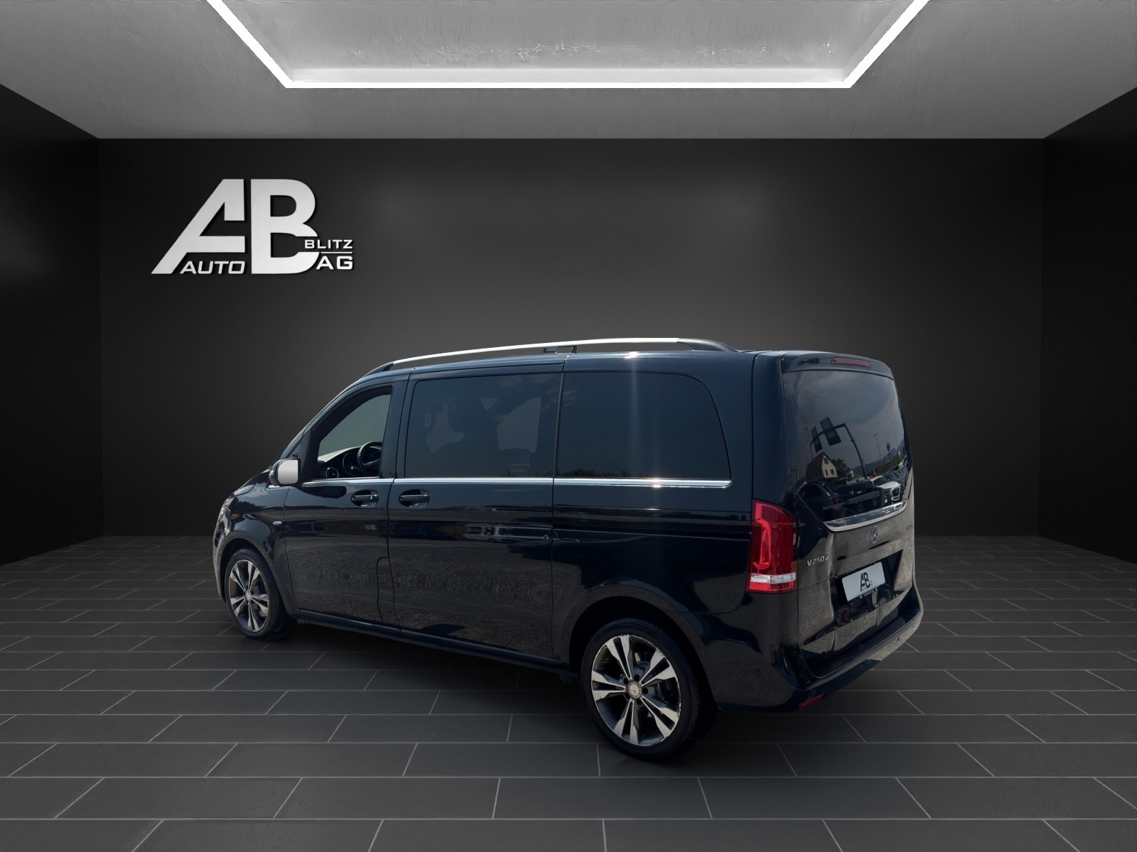 MERCEDES-BENZ V 250 d Swiss Edition kompakt 4Matic 7G-Tronic mit 190 PS-showroom-element-2