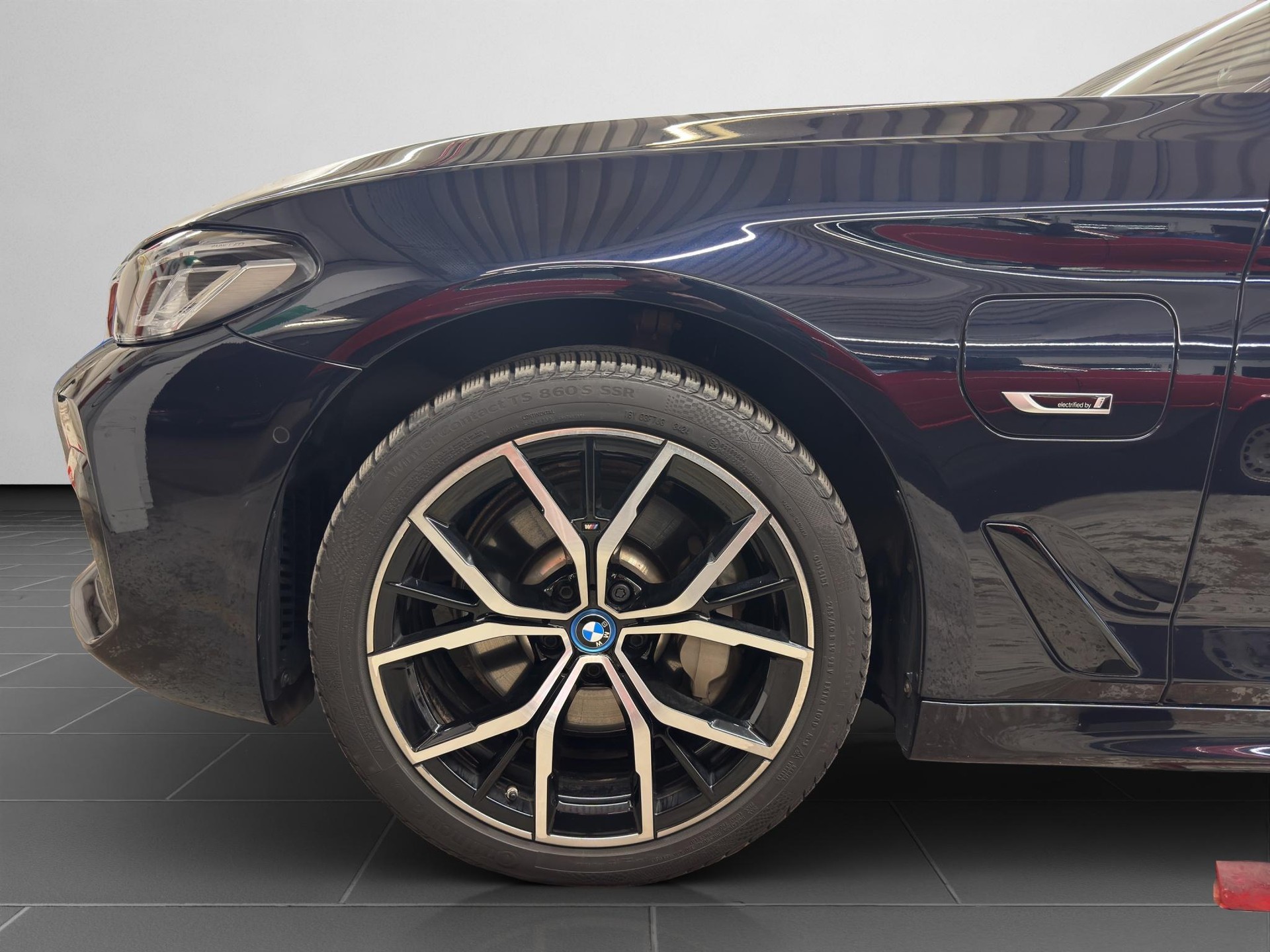 BMW 530e xDrive M-Sport Steptronic-image-22