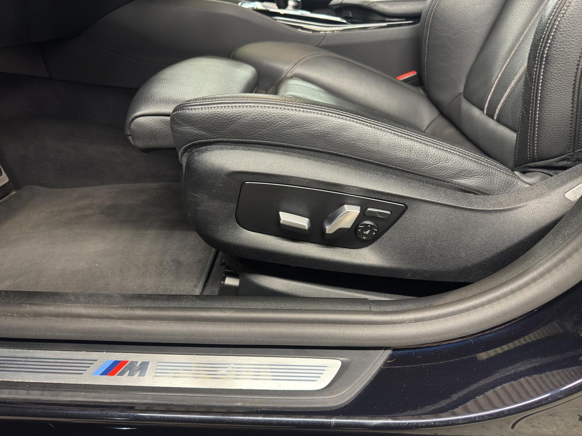 BMW 530e xDrive M-Sport Steptronic-image-6