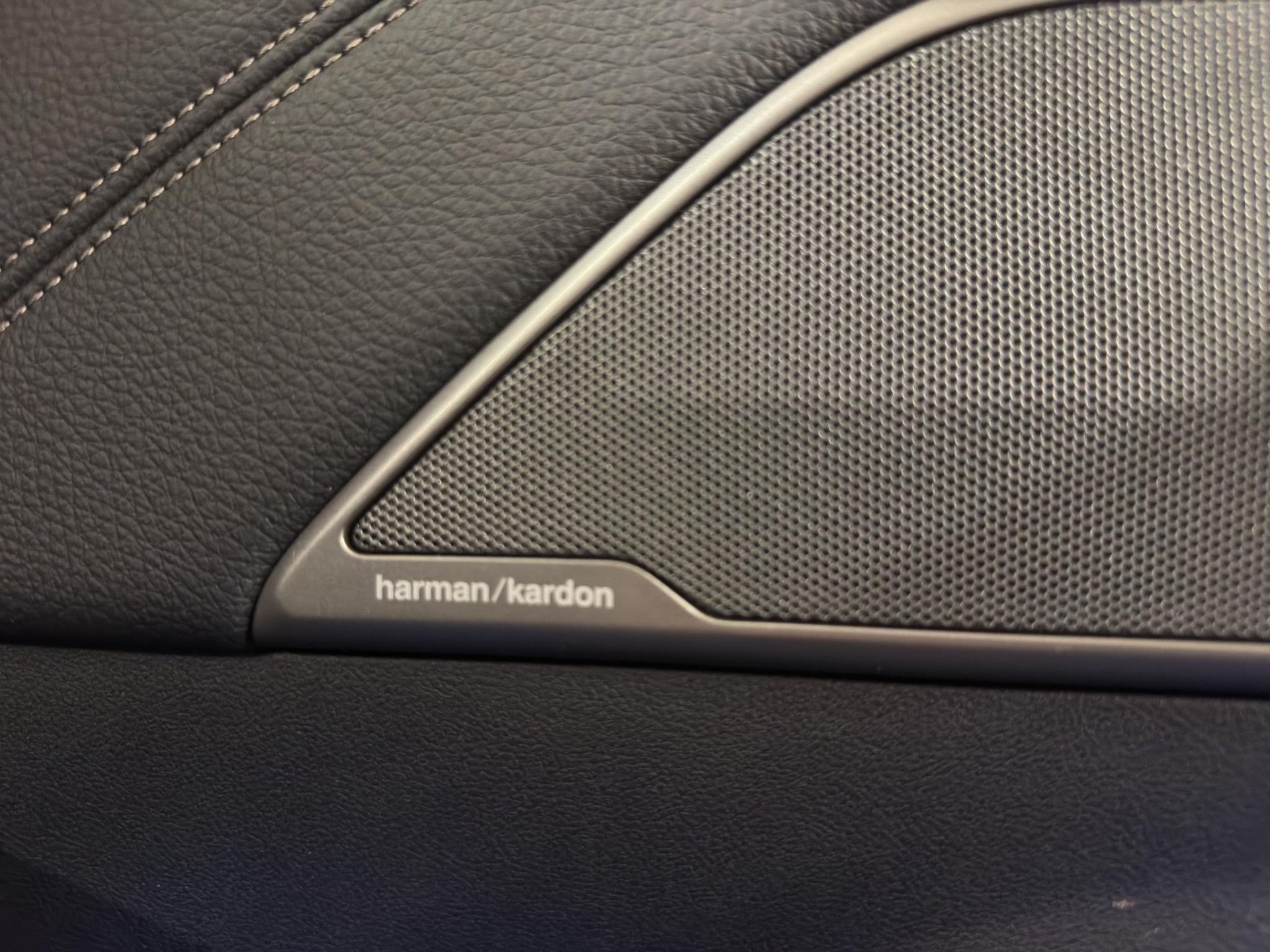 BMW 530e xDrive M-Sport Steptronic-image-11