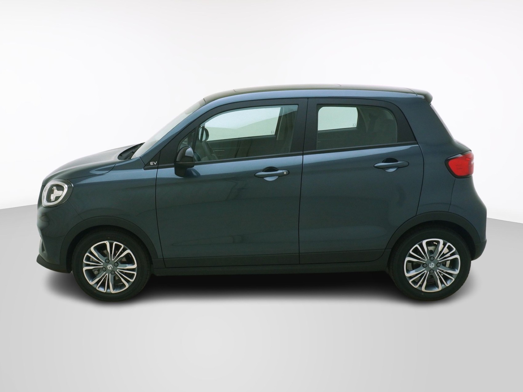 LEAPMOTOR T03 Electric-showroom-element-1