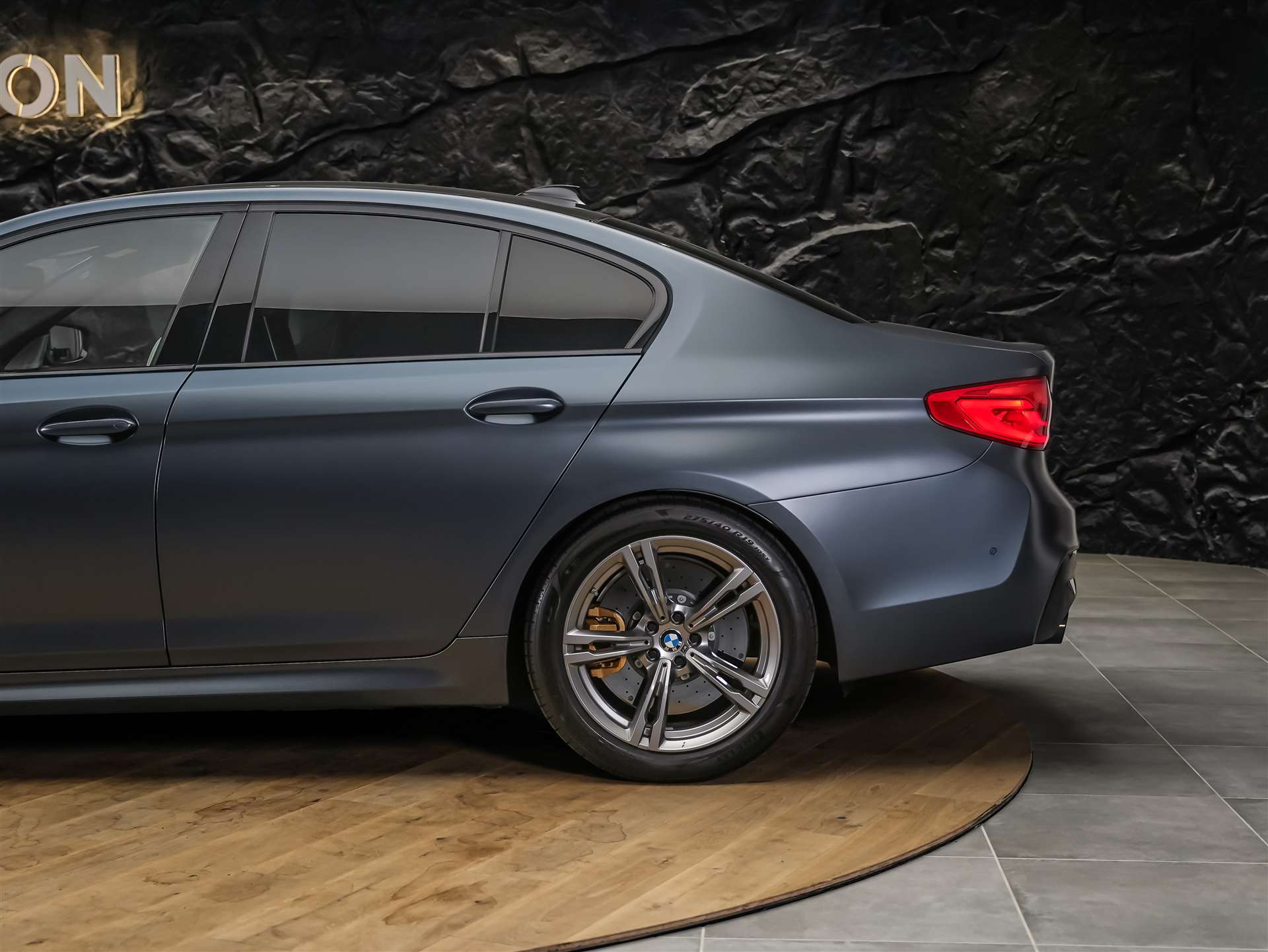 BMW M5 xDrive Competition Drivelogic *CH Auto*Massage*Keramik*Bowers&Wilkins*H&R*-image-18