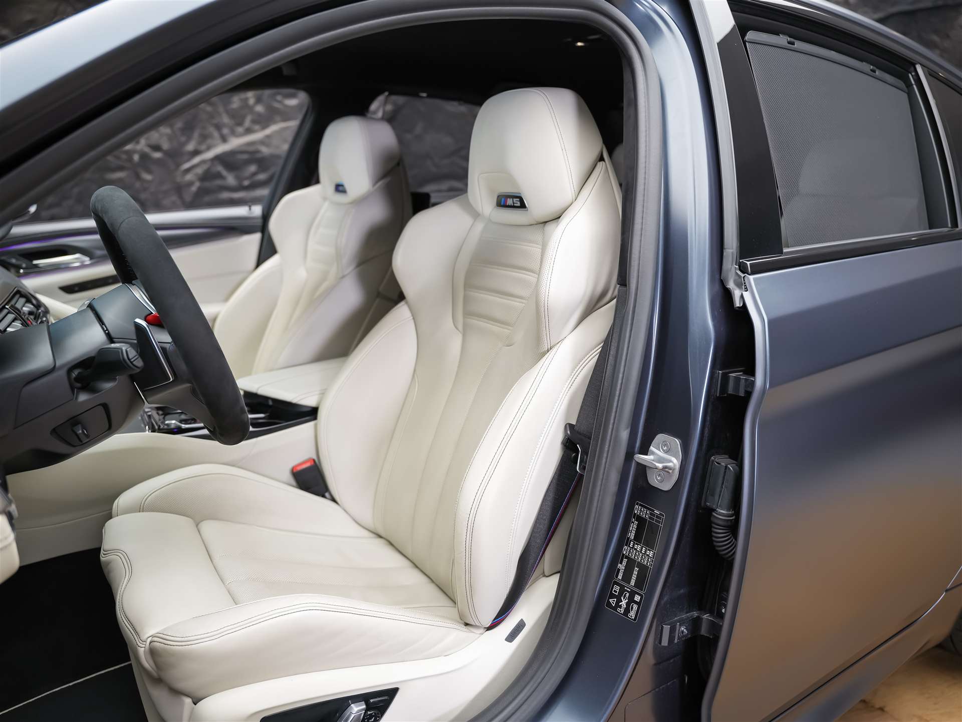 BMW M5 xDrive Competition Drivelogic *CH Auto*Massage*Keramik*Bowers&Wilkins*H&R*-image-8