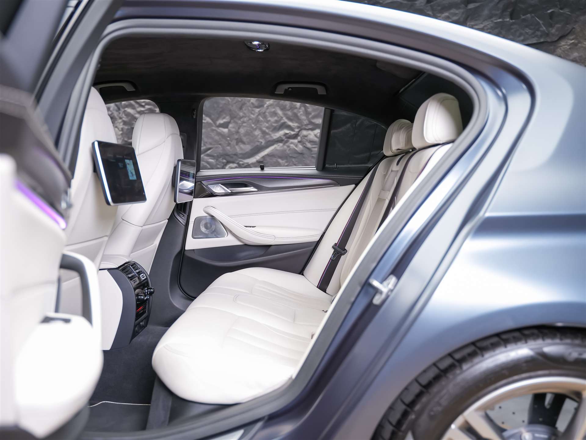 BMW M5 xDrive Competition Drivelogic *CH Auto*Massage*Keramik*Bowers&Wilkins*H&R*-image-13