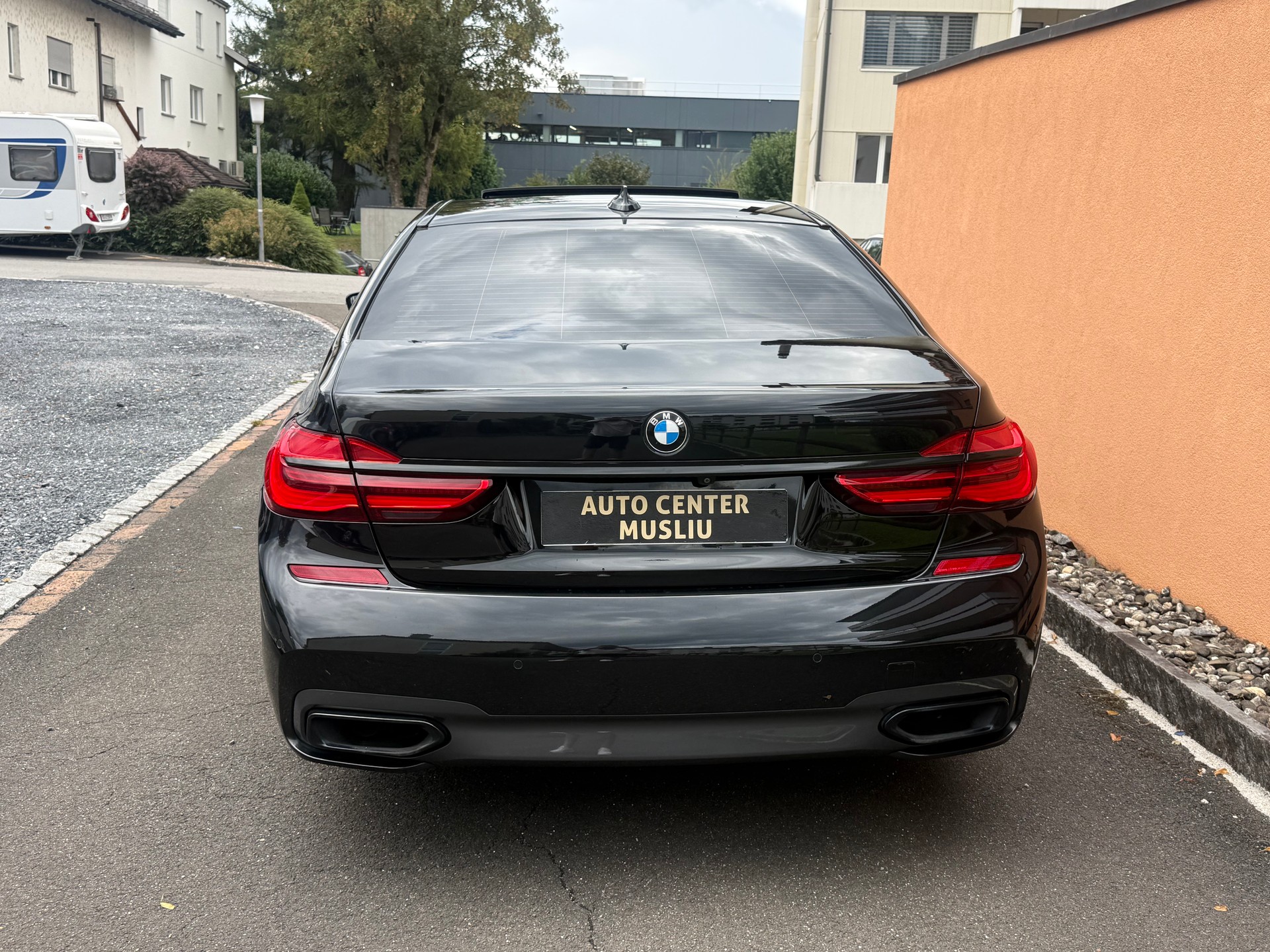 BMW 750i xDrive Steptronic-image-4