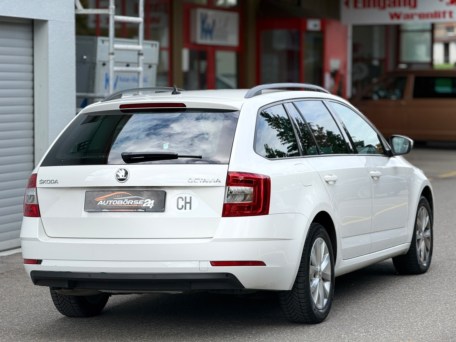 SKODA Octavia Combi 2.0 TDI 184 Ambition 4x4 DSG-image-4