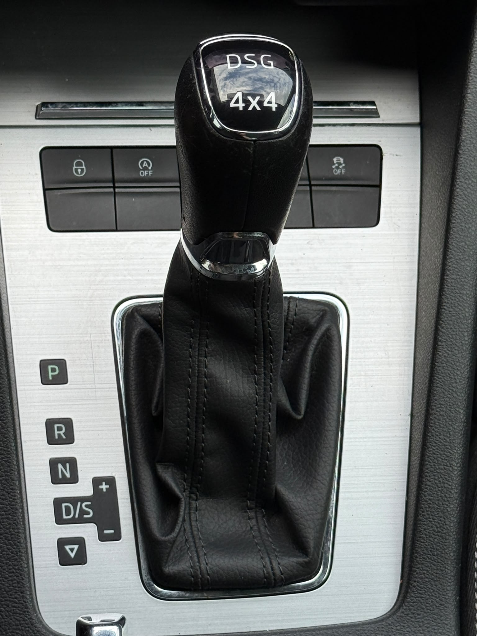 SKODA Octavia Combi 2.0 TDI 184 Ambition 4x4 DSG-image-14