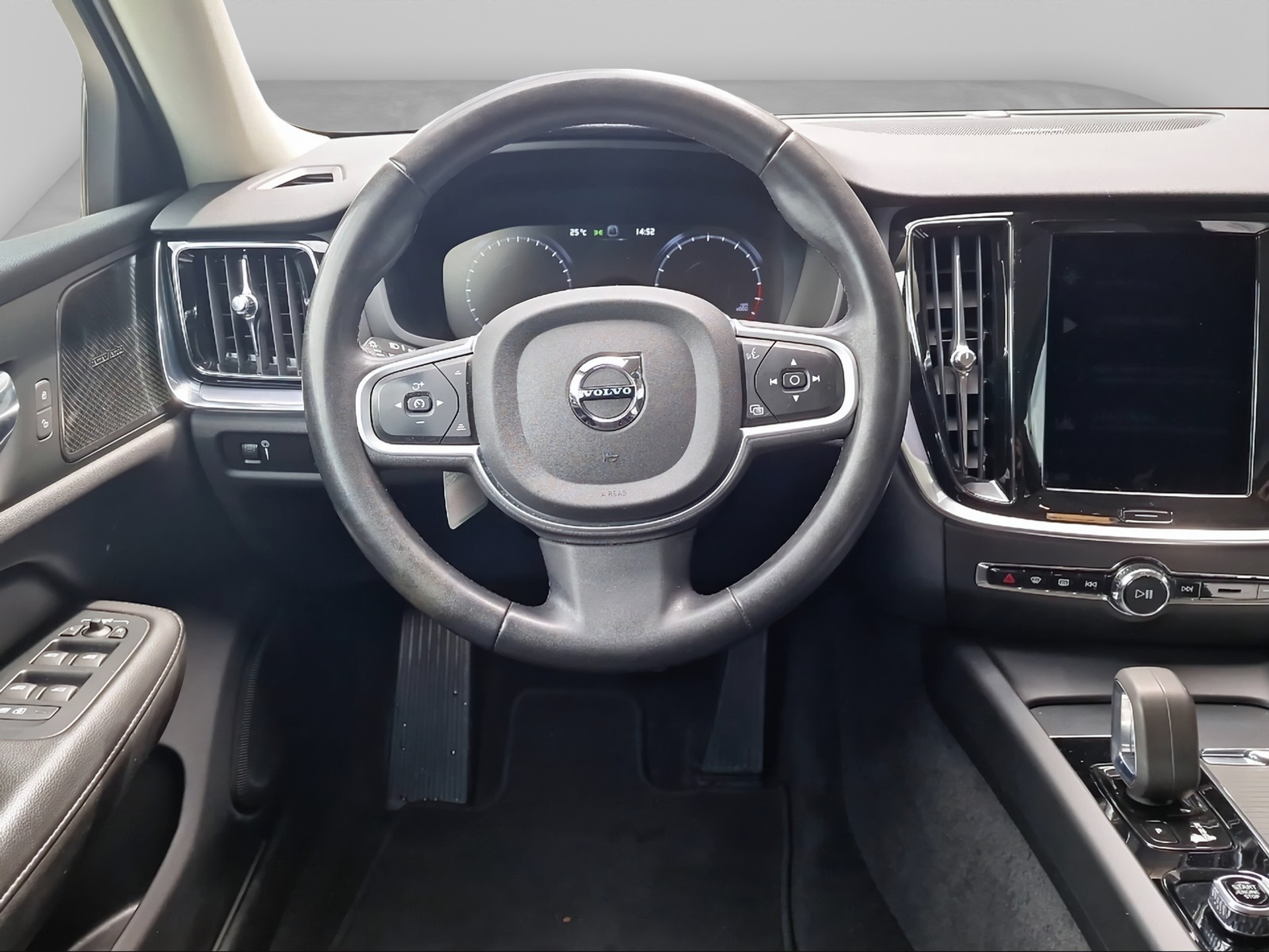 VOLVO V60 2.0 B3 Momentum-image-12