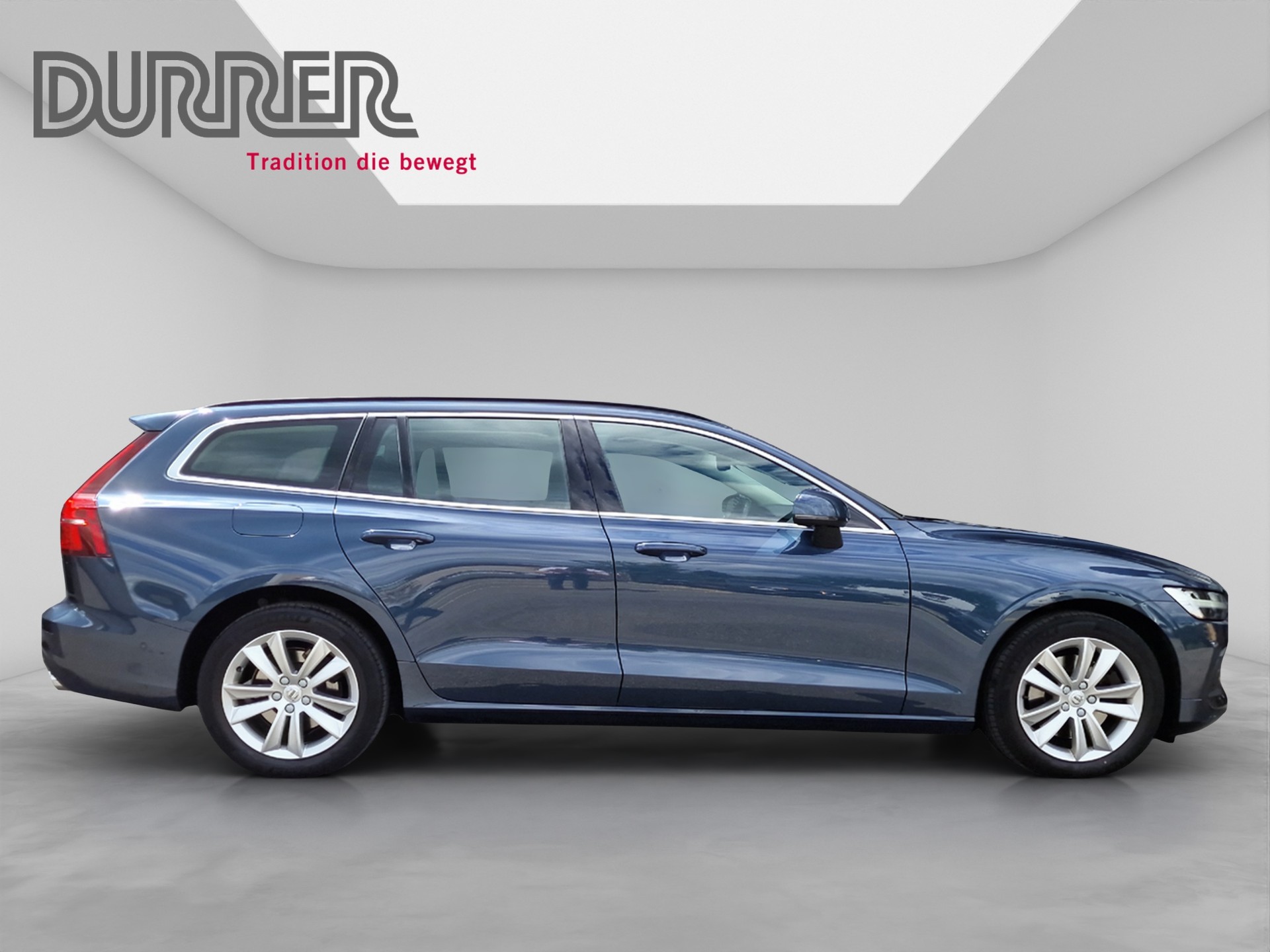 VOLVO V60 2.0 B3 Momentum-image-5