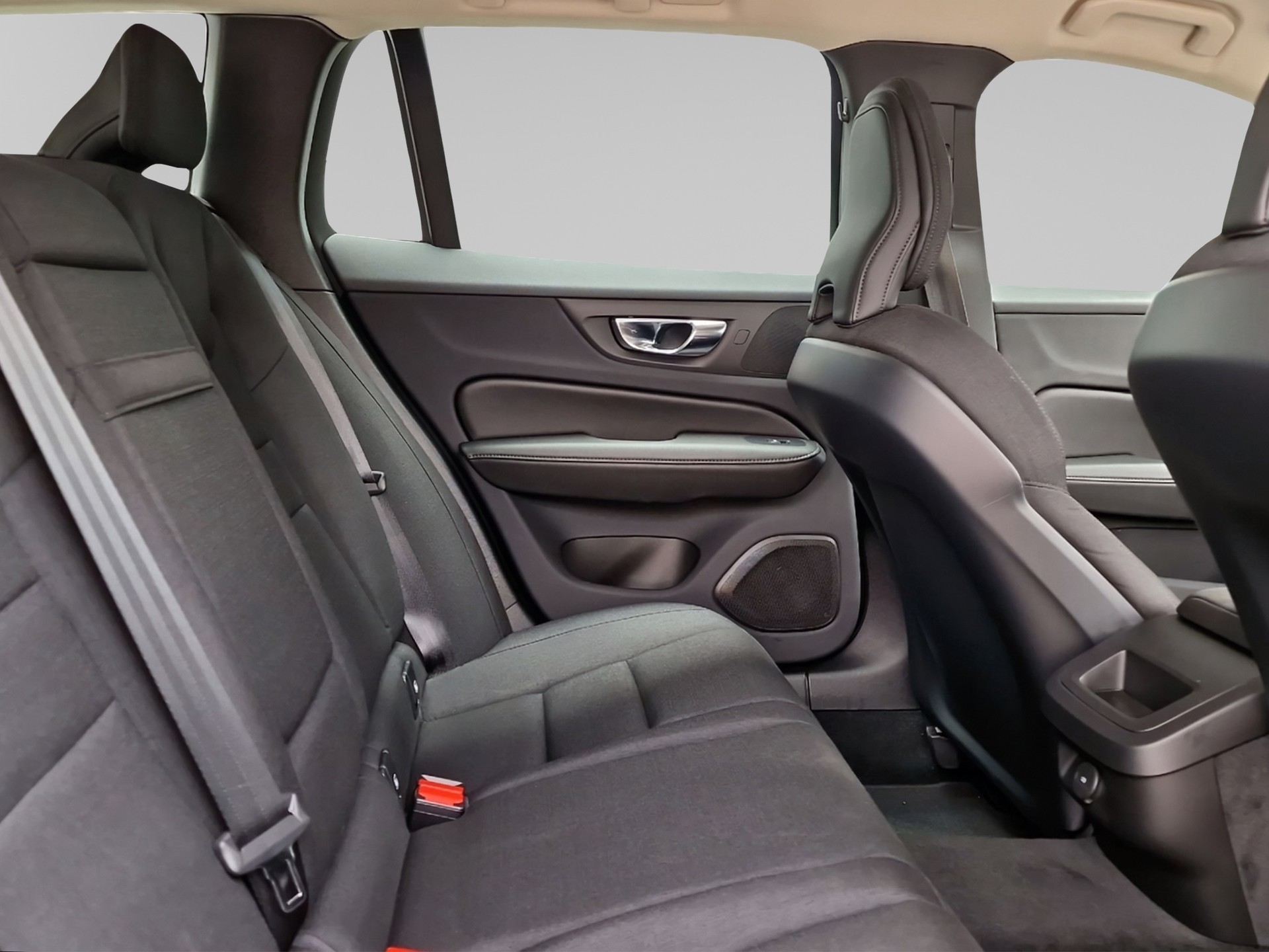 VOLVO V60 2.0 B3 Momentum-image-15