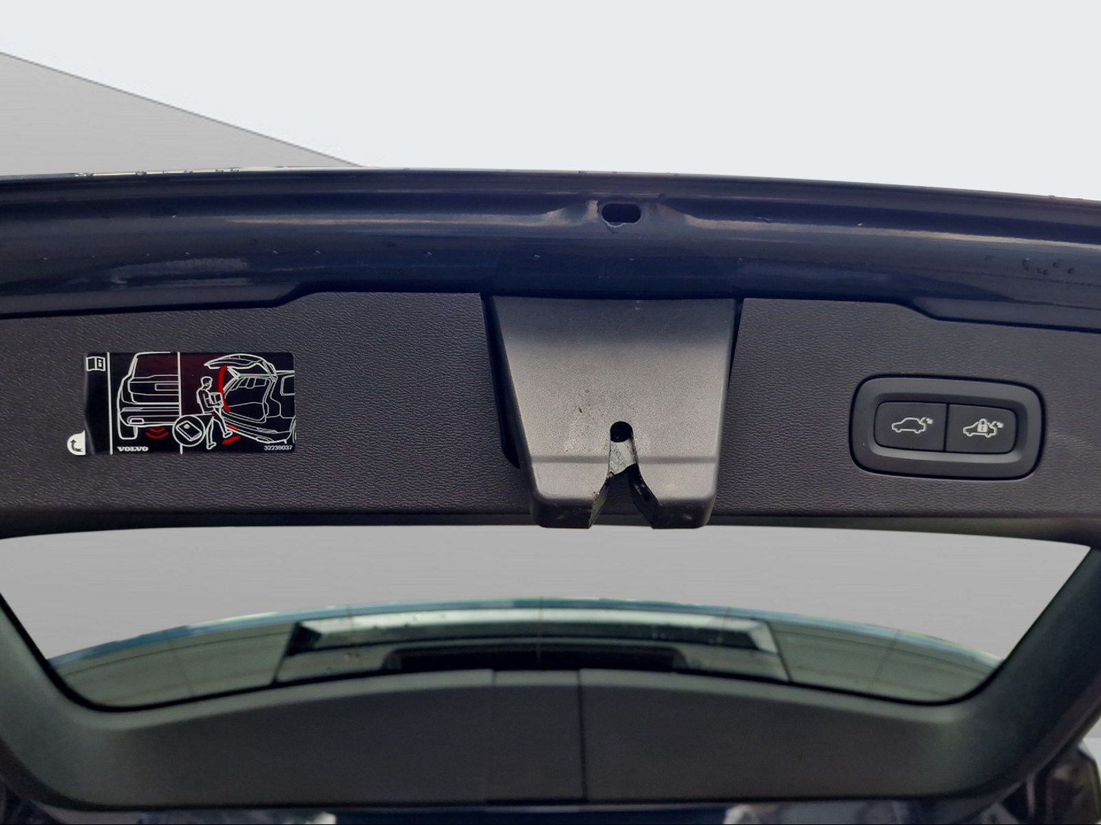 VOLVO V60 2.0 B3 Momentum-image-19