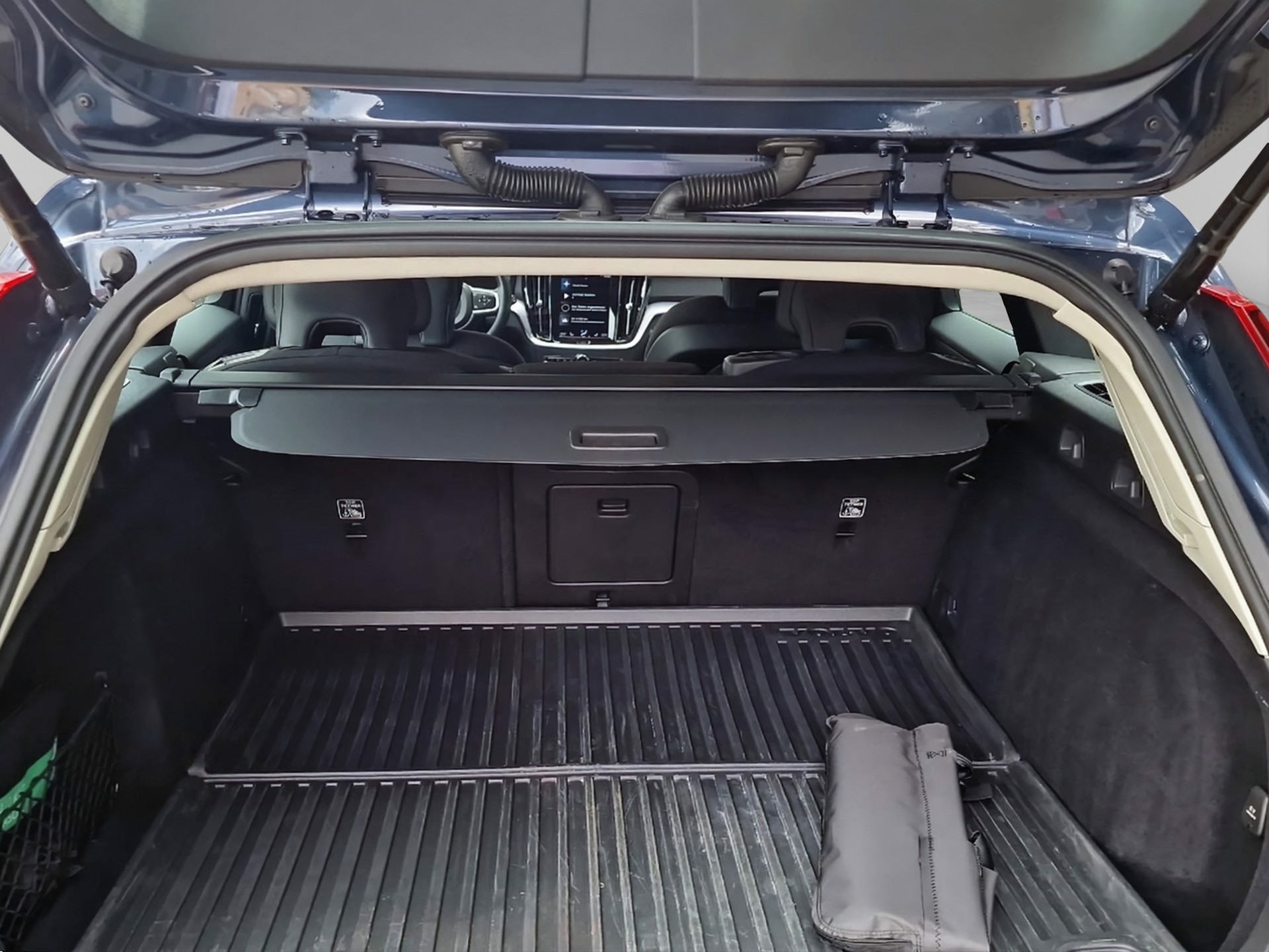 VOLVO V60 2.0 B3 Momentum-image-18