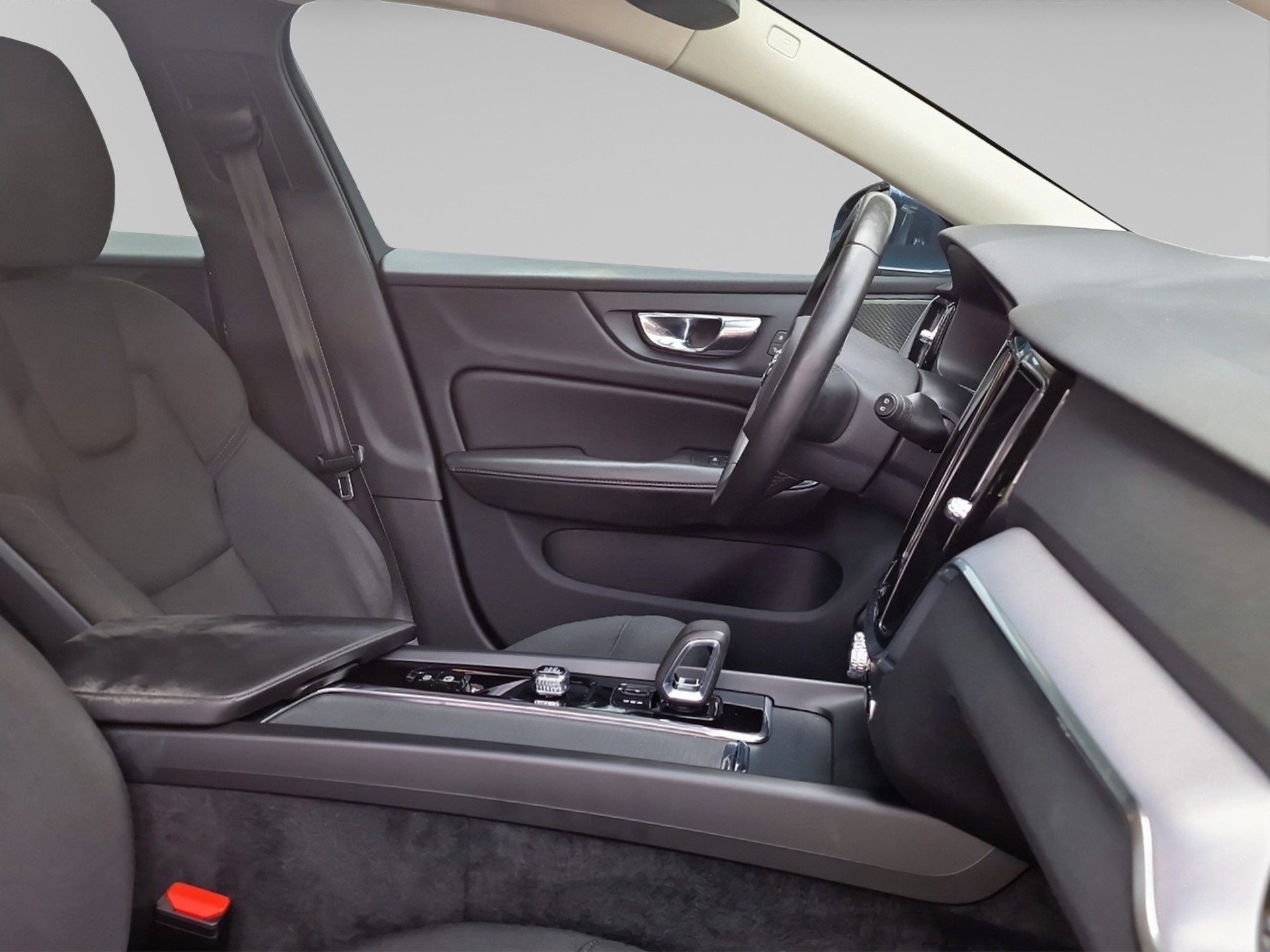 VOLVO V60 2.0 B3 Momentum-image-14