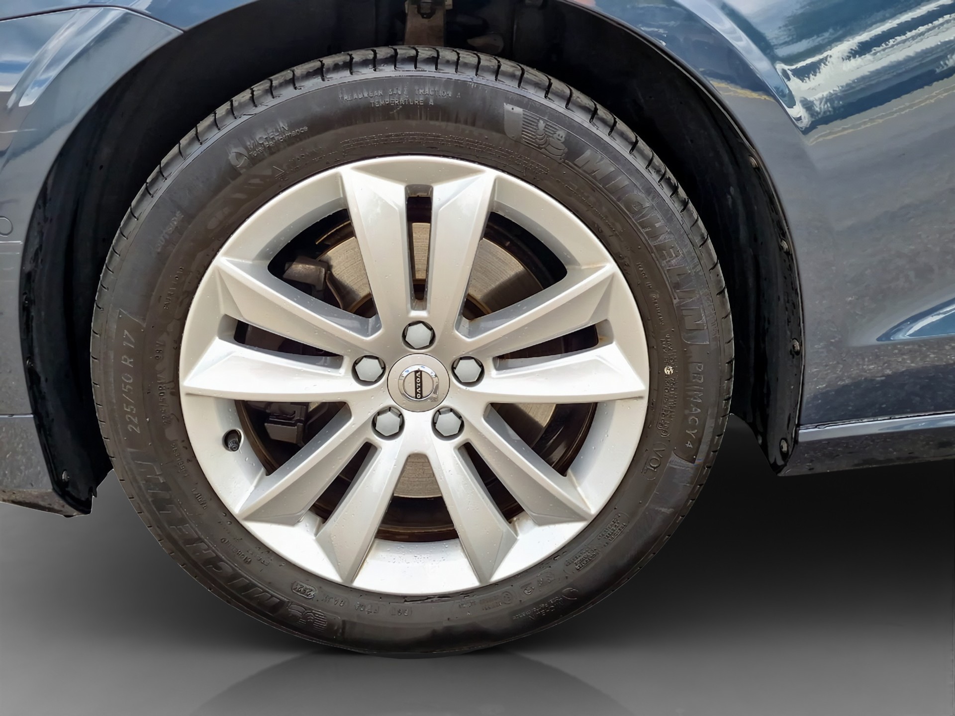 VOLVO V60 2.0 B3 Momentum-image-9