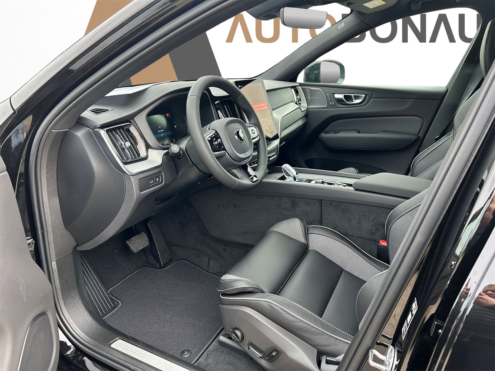 VOLVO XC60 T8 eAWD Plus Black Edition MY26-image-36