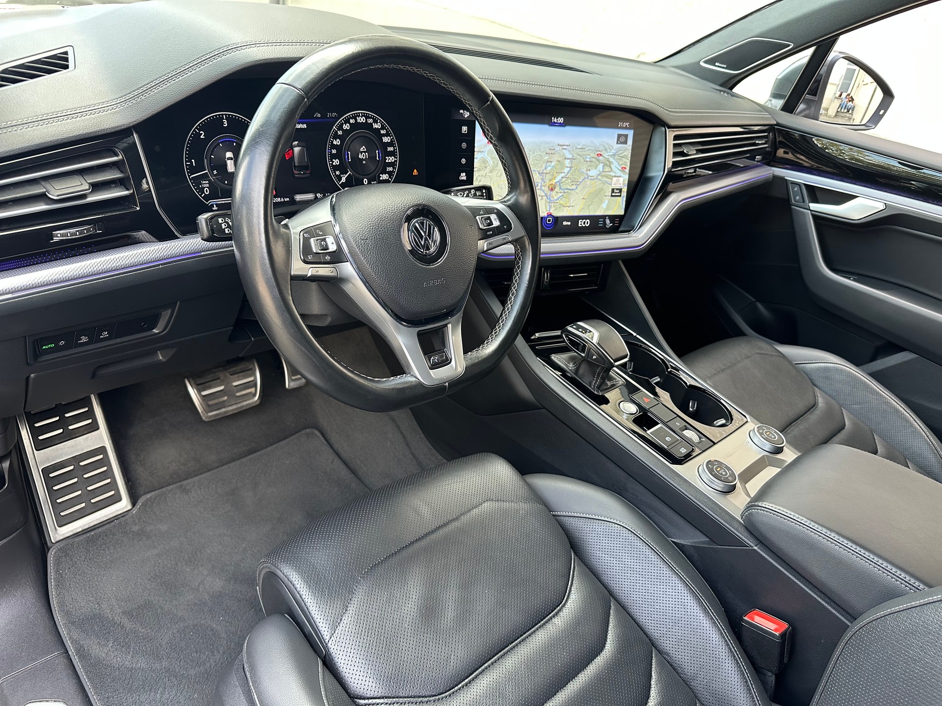 VW Touareg 3.0 TDI R Line Tiptronic-image-9